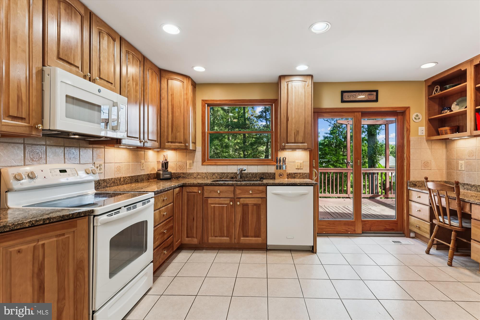 9352 CHESTNUT KNOLLS DRIVE