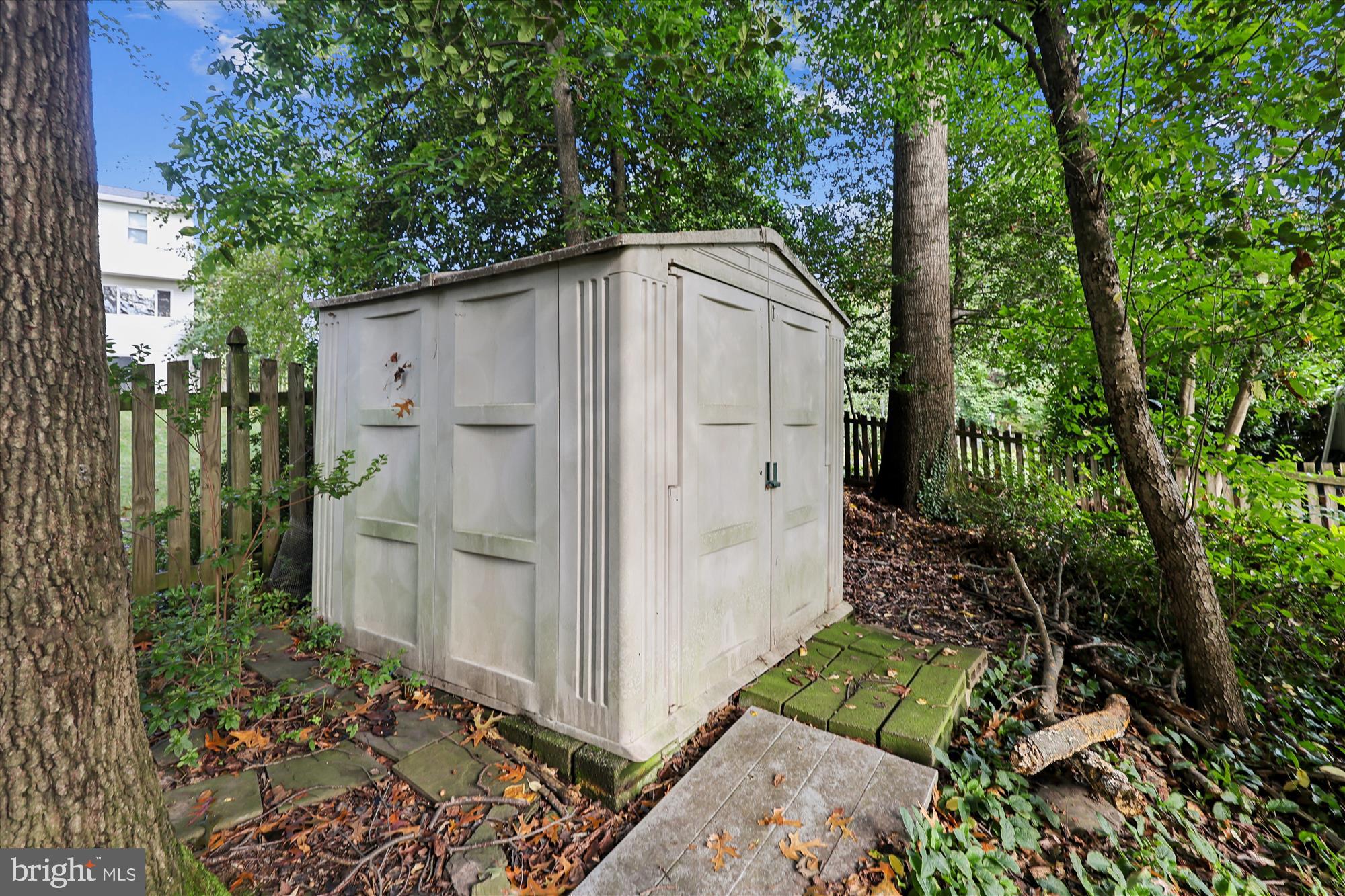 9352 CHESTNUT KNOLLS DRIVE