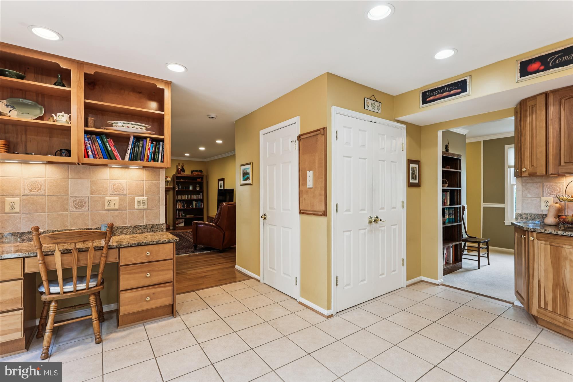 9352 CHESTNUT KNOLLS DRIVE