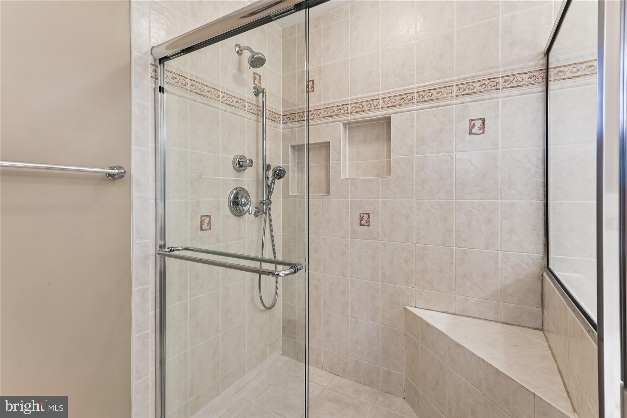 9352 CHESTNUT KNOLLS DRIVE