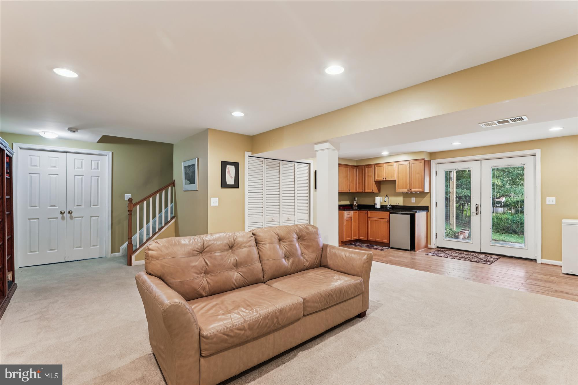 9352 CHESTNUT KNOLLS DRIVE