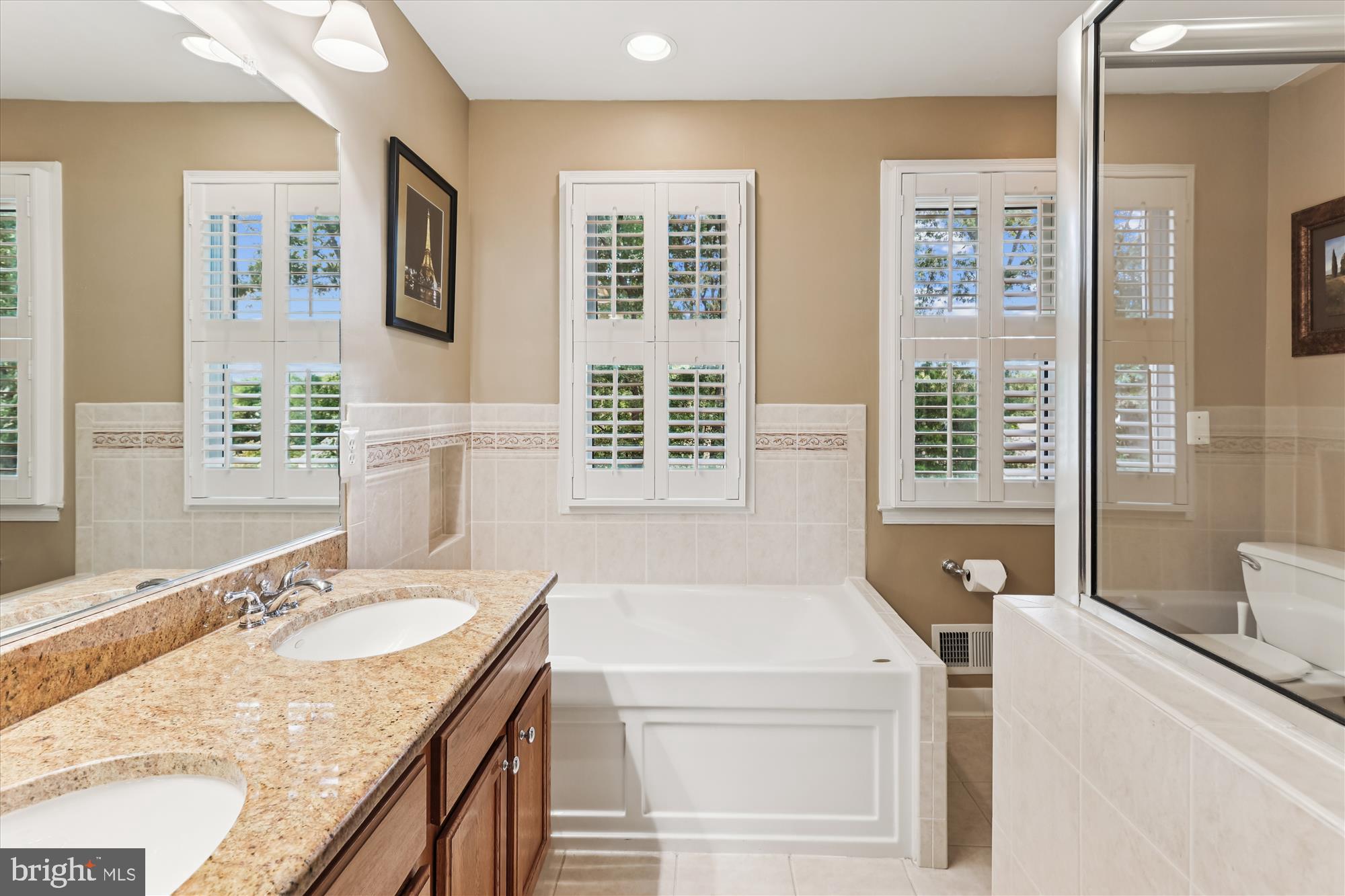 9352 CHESTNUT KNOLLS DRIVE