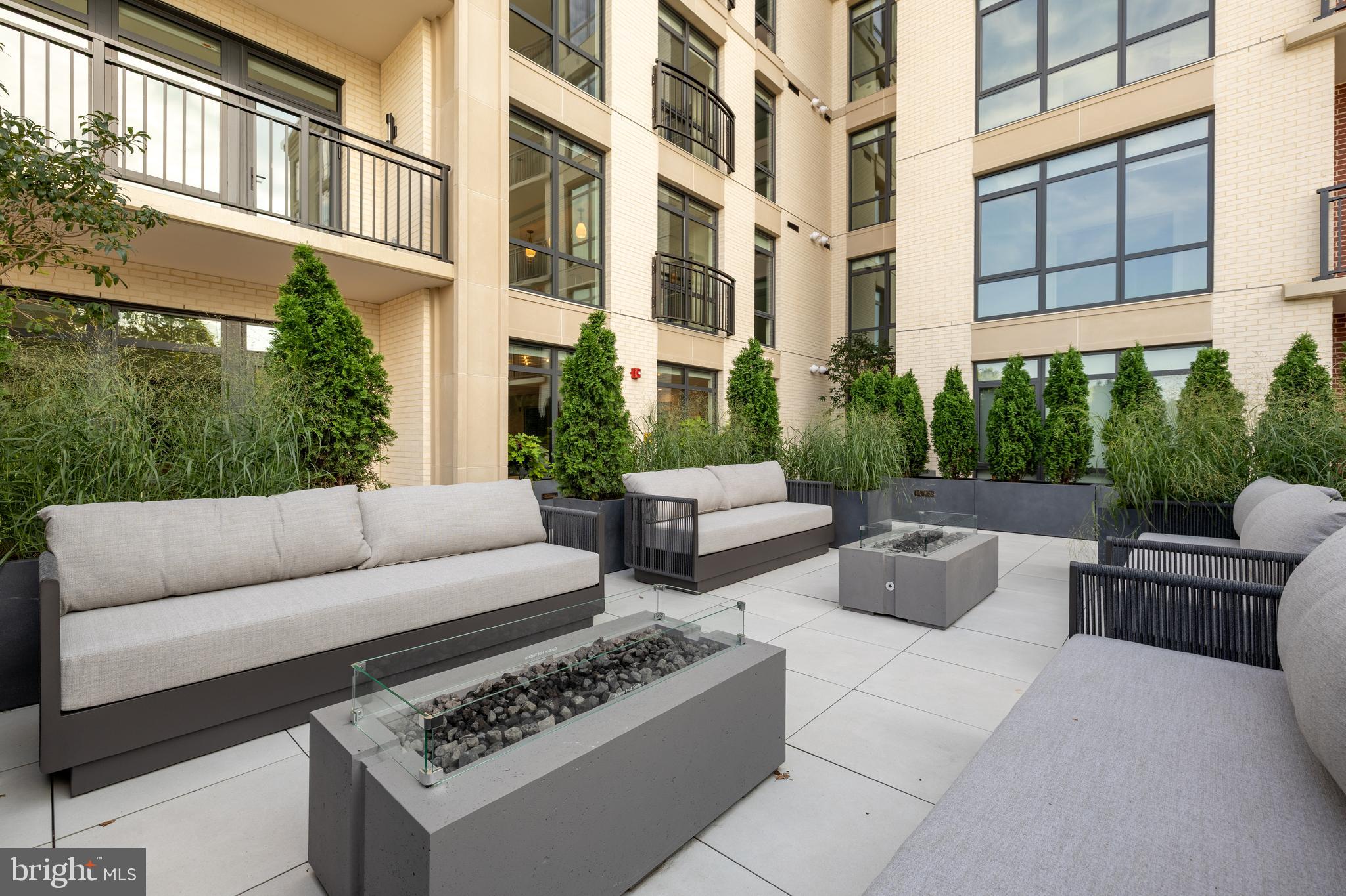 6718 LOWELL AVENUE 406