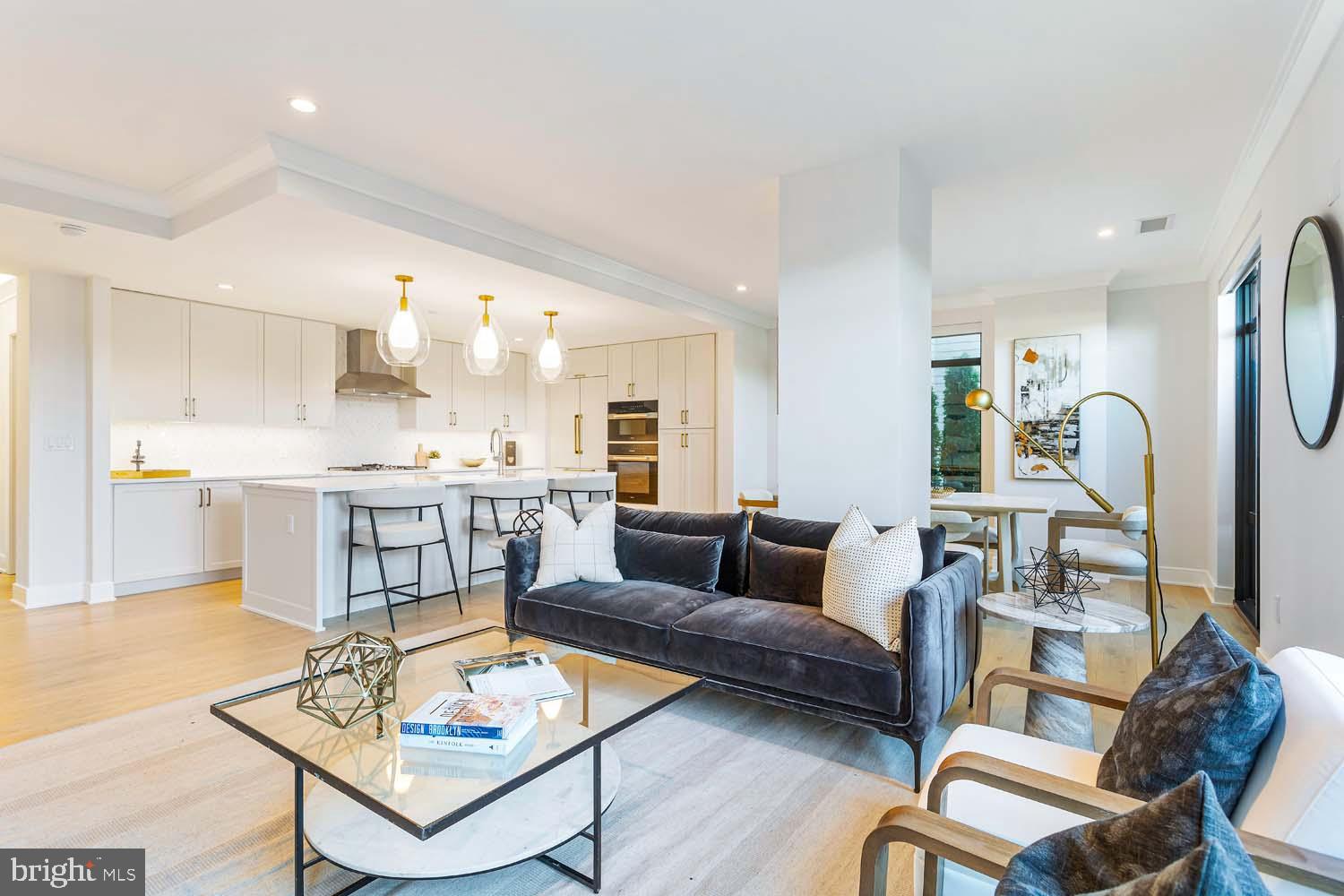 6718 LOWELL AVENUE 406