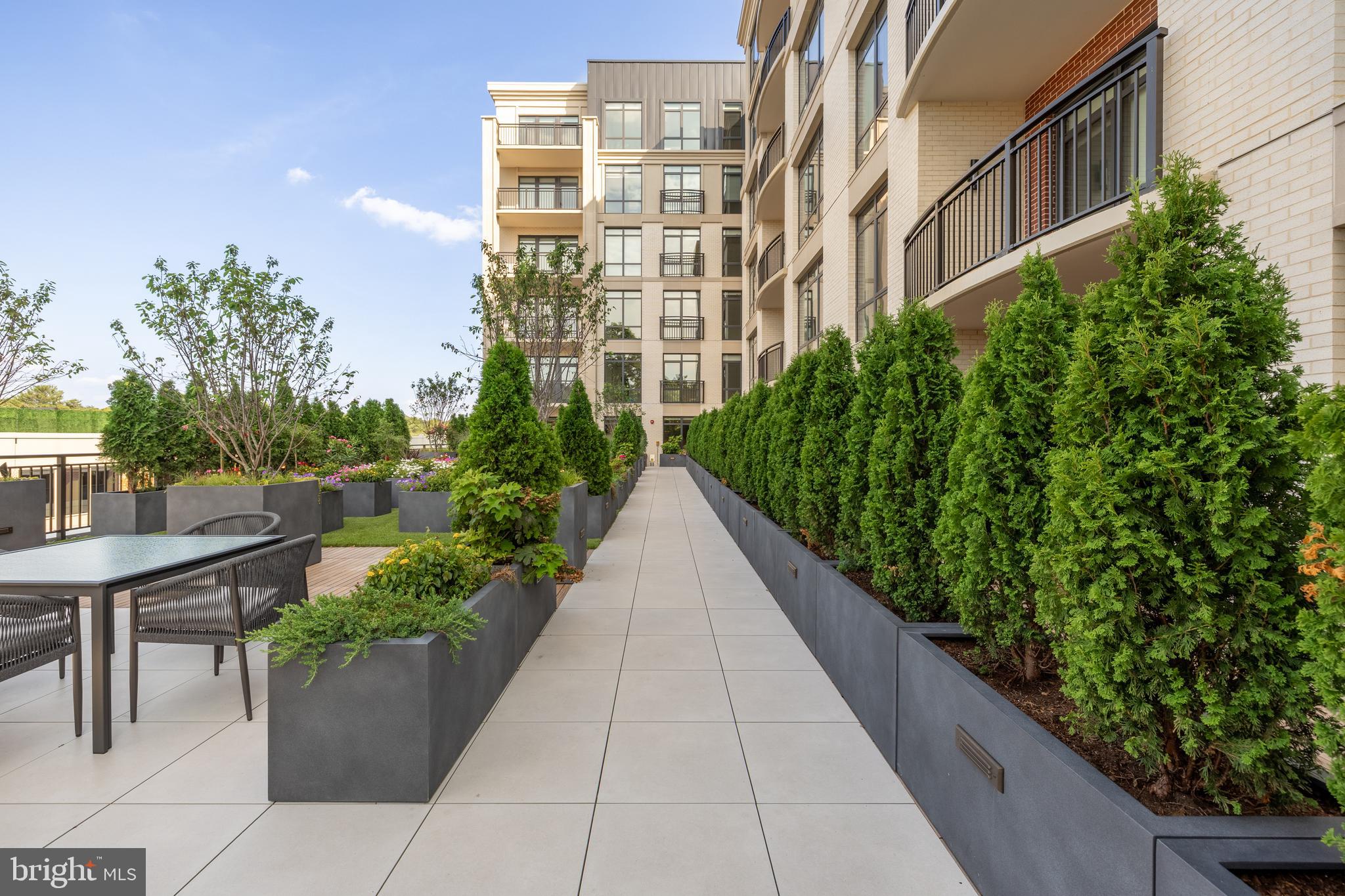 6718 LOWELL AVENUE 406