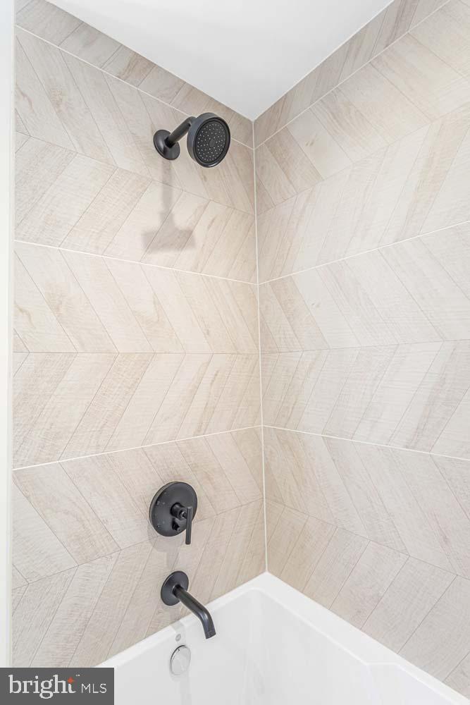 6718 LOWELL AVENUE 406