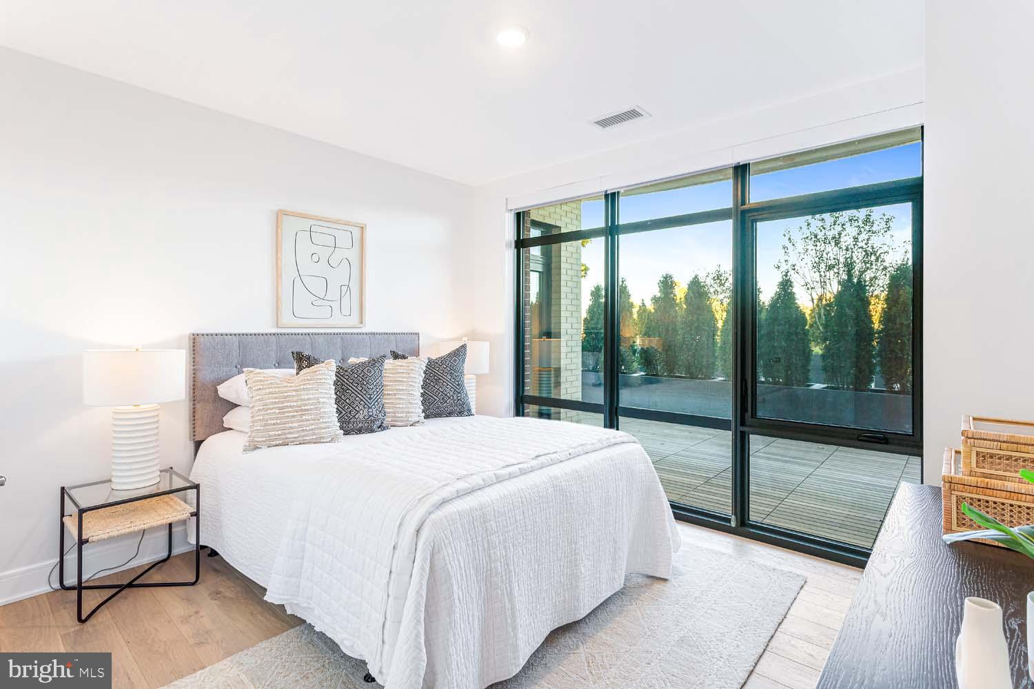 6718 LOWELL AVENUE 406