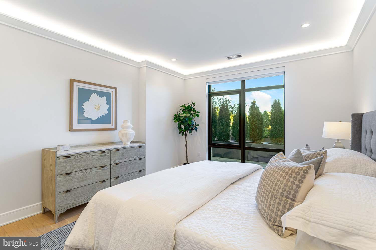 6718 LOWELL AVENUE 406