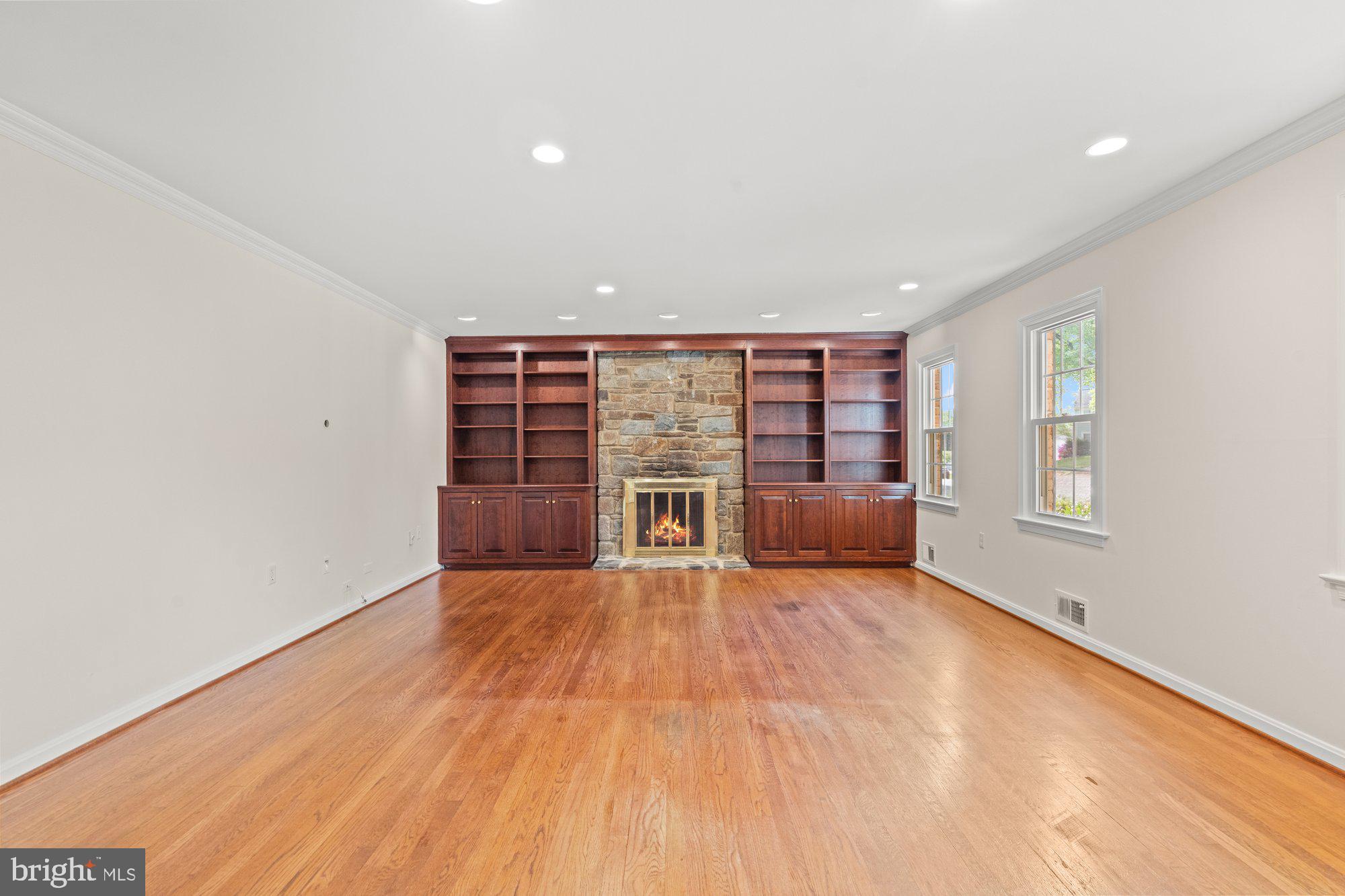 6212 NETHERCOMBE COURT