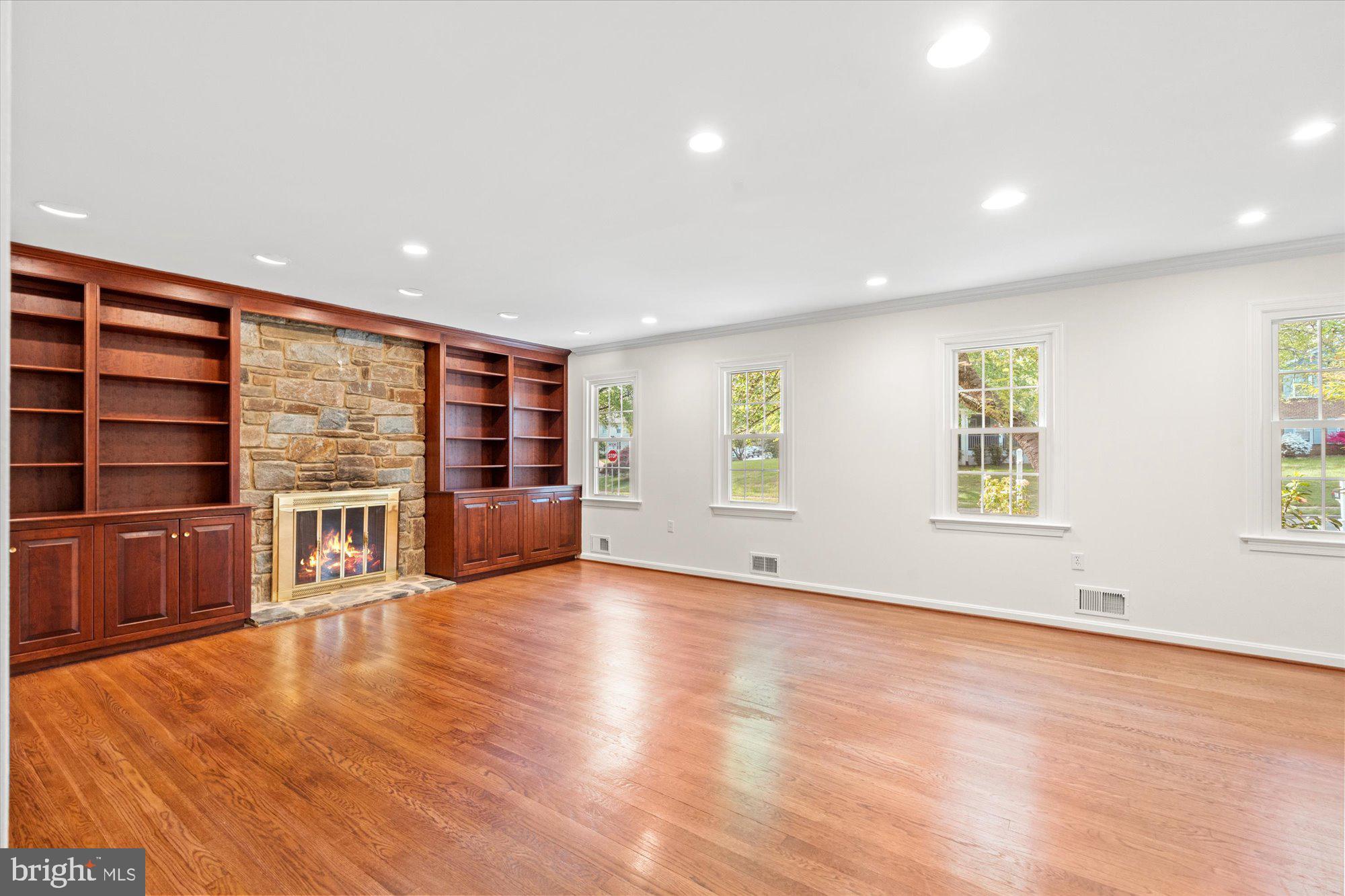 6212 NETHERCOMBE COURT