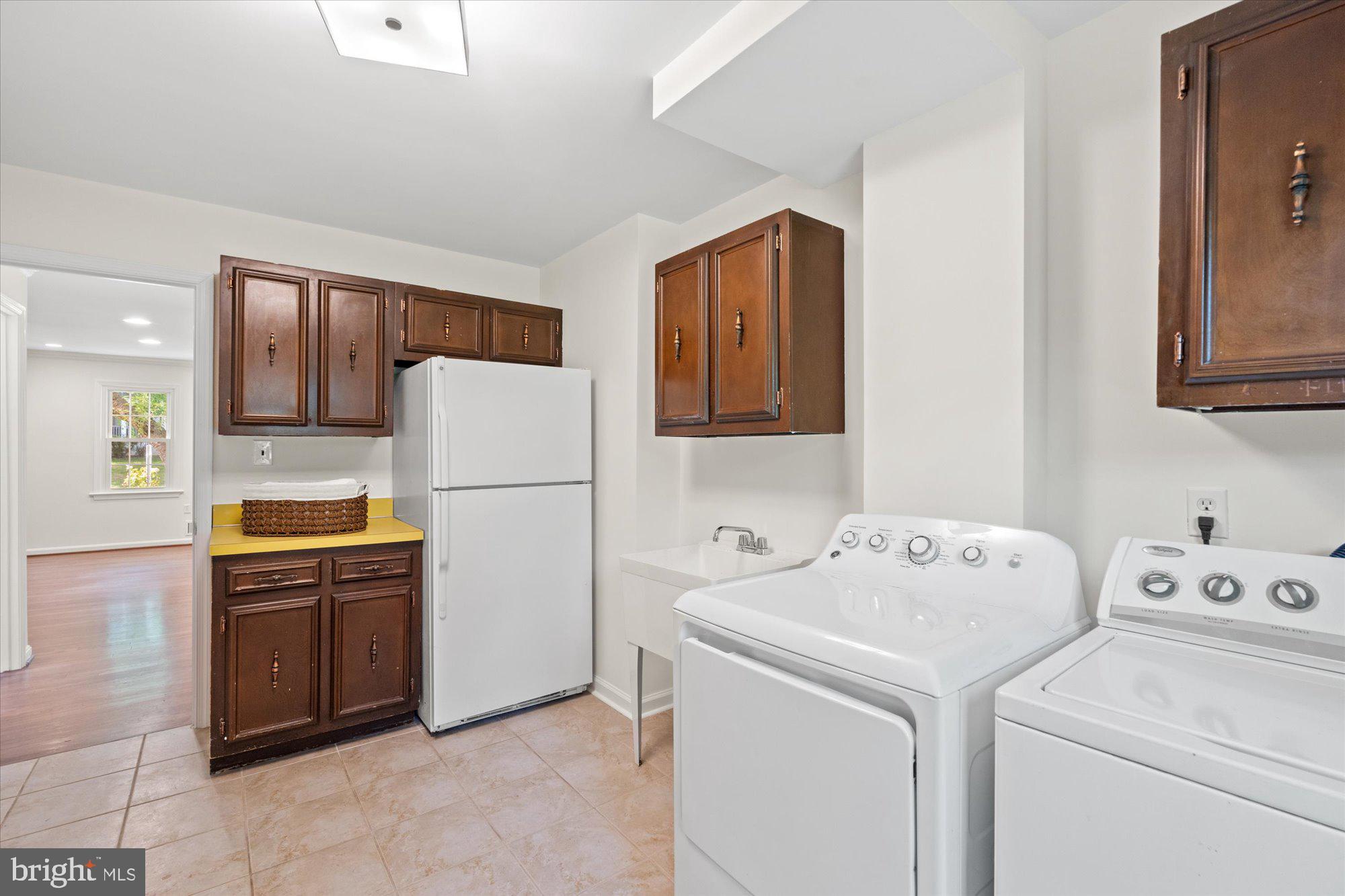 6212 NETHERCOMBE COURT