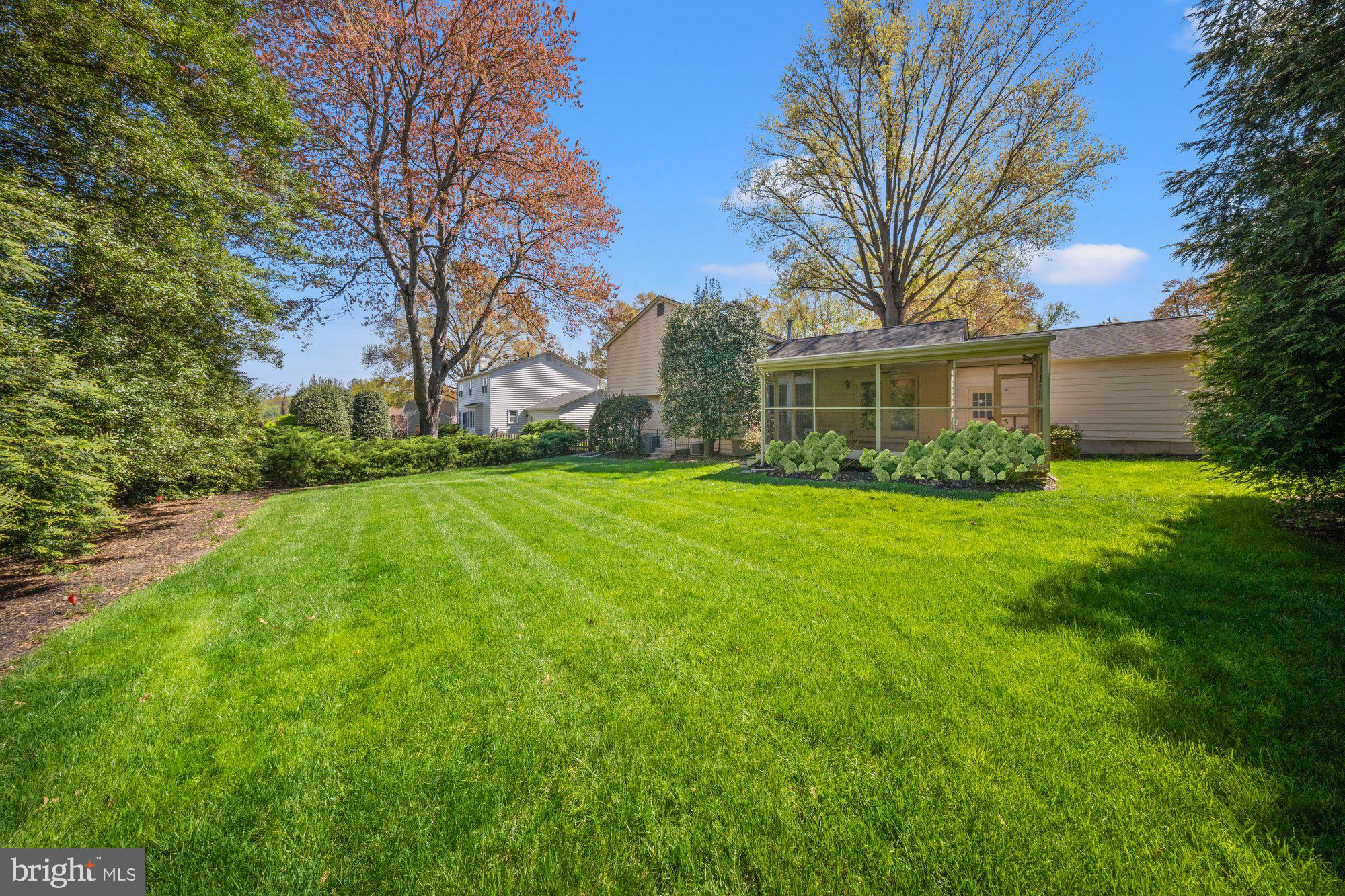 6212 NETHERCOMBE COURT
