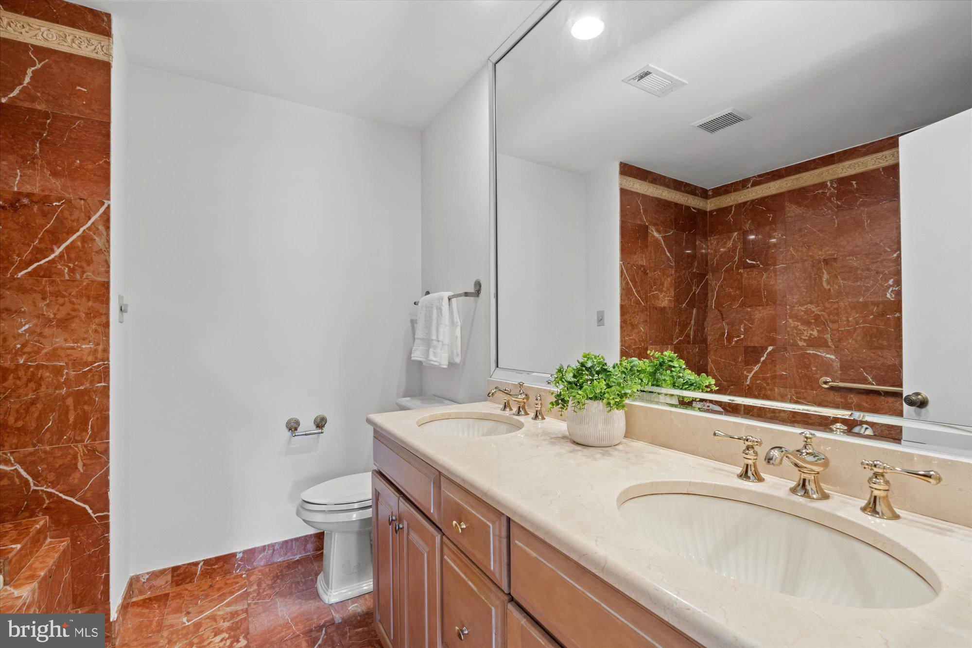 6212 NETHERCOMBE COURT