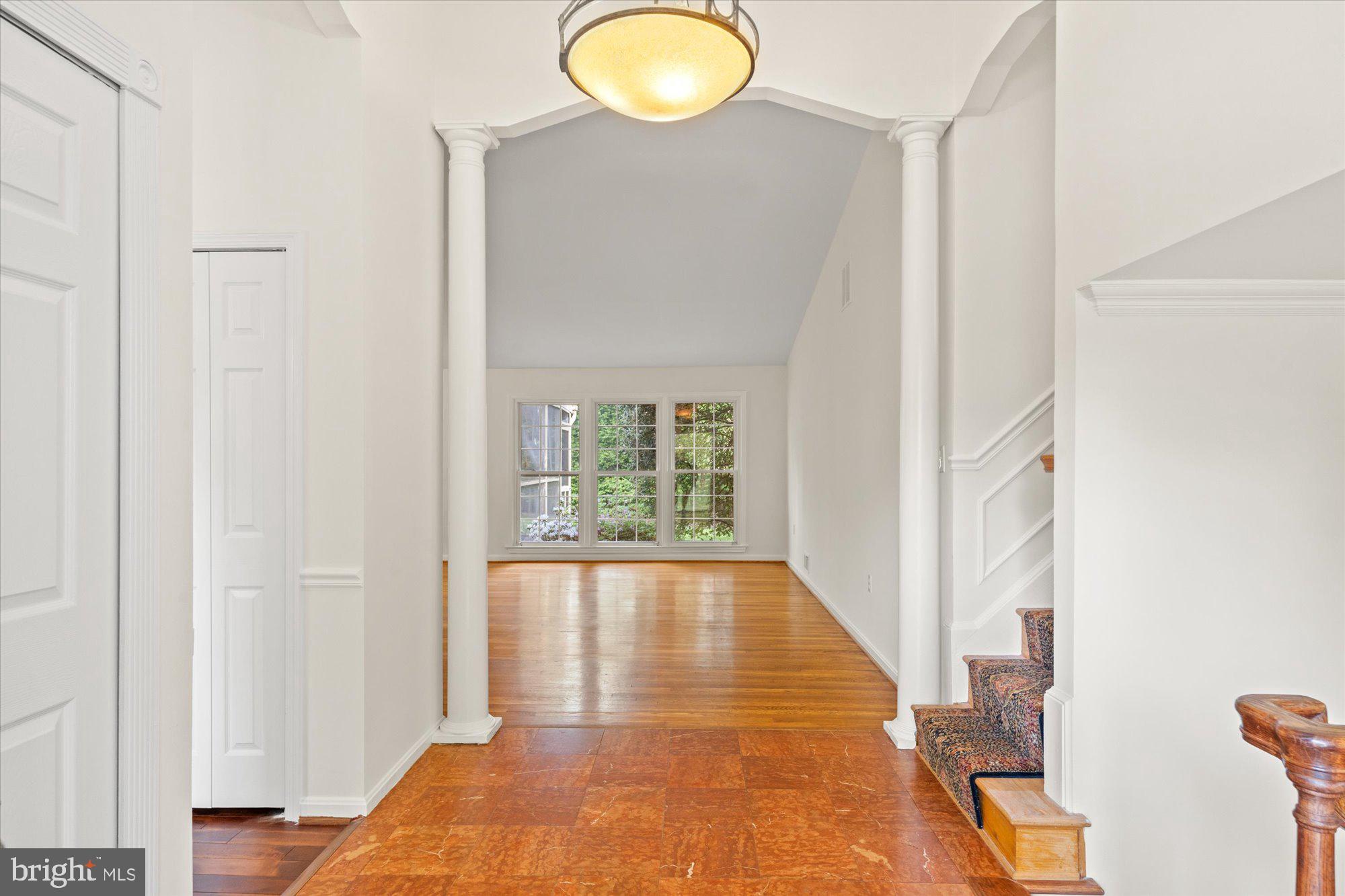 6212 NETHERCOMBE COURT