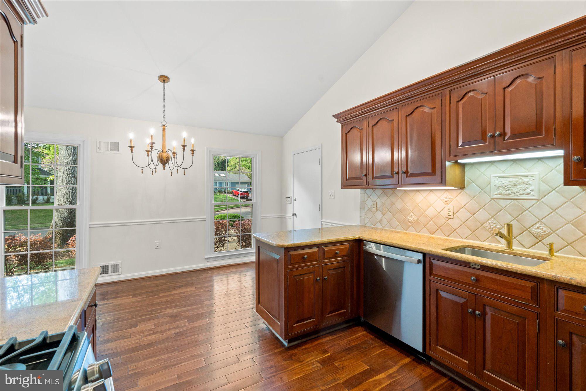 6212 NETHERCOMBE COURT