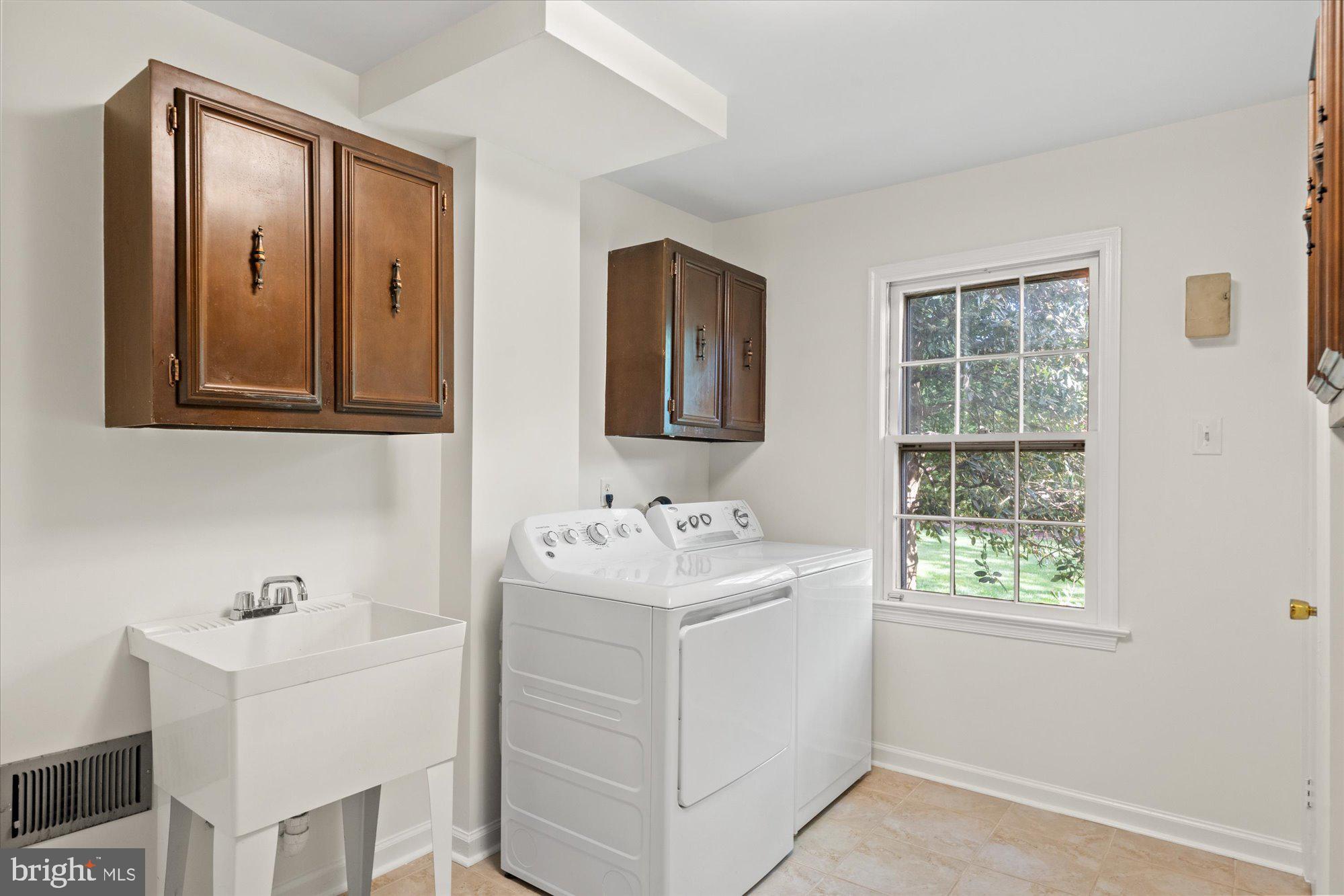 6212 NETHERCOMBE COURT