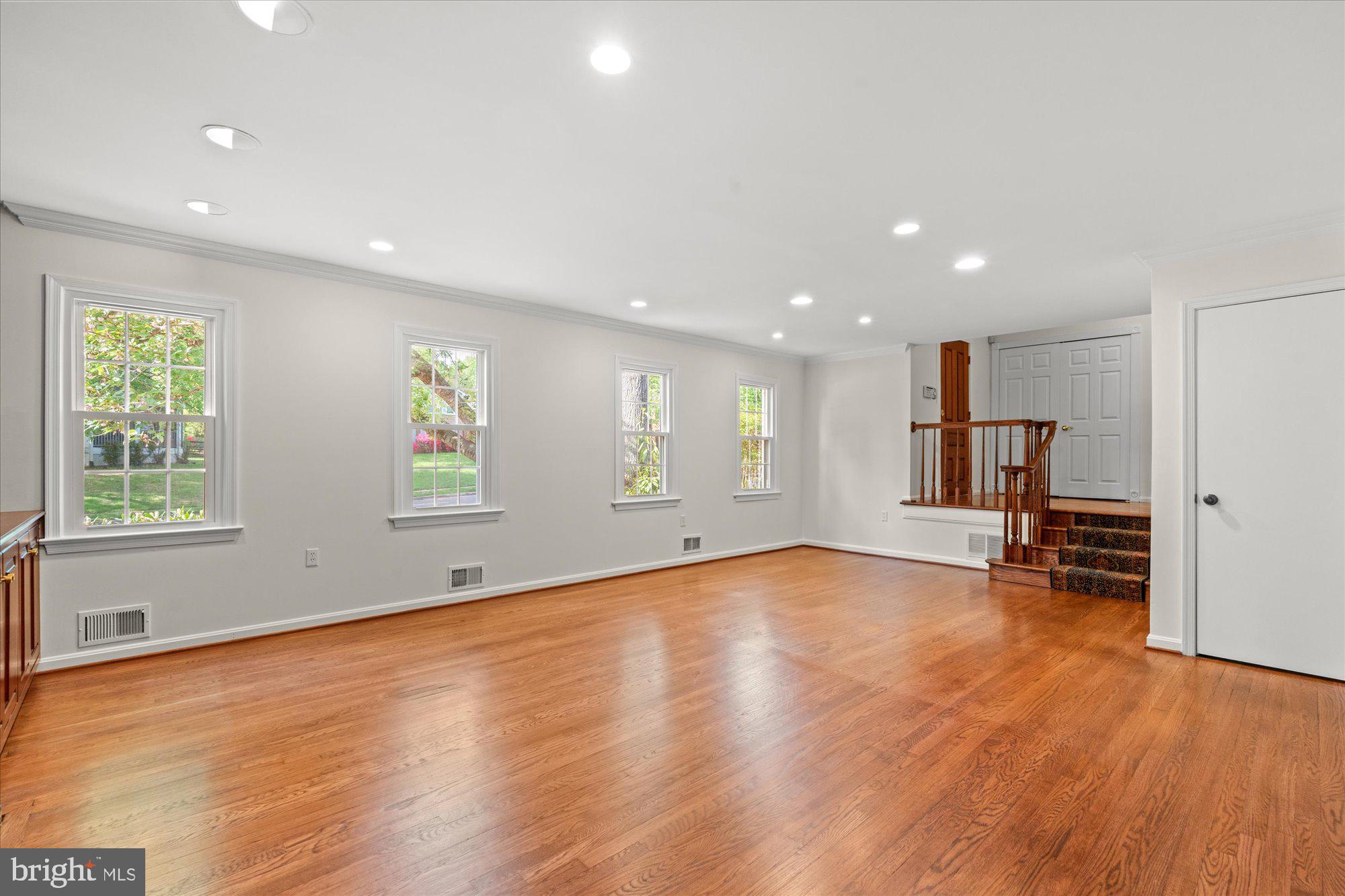 6212 NETHERCOMBE COURT