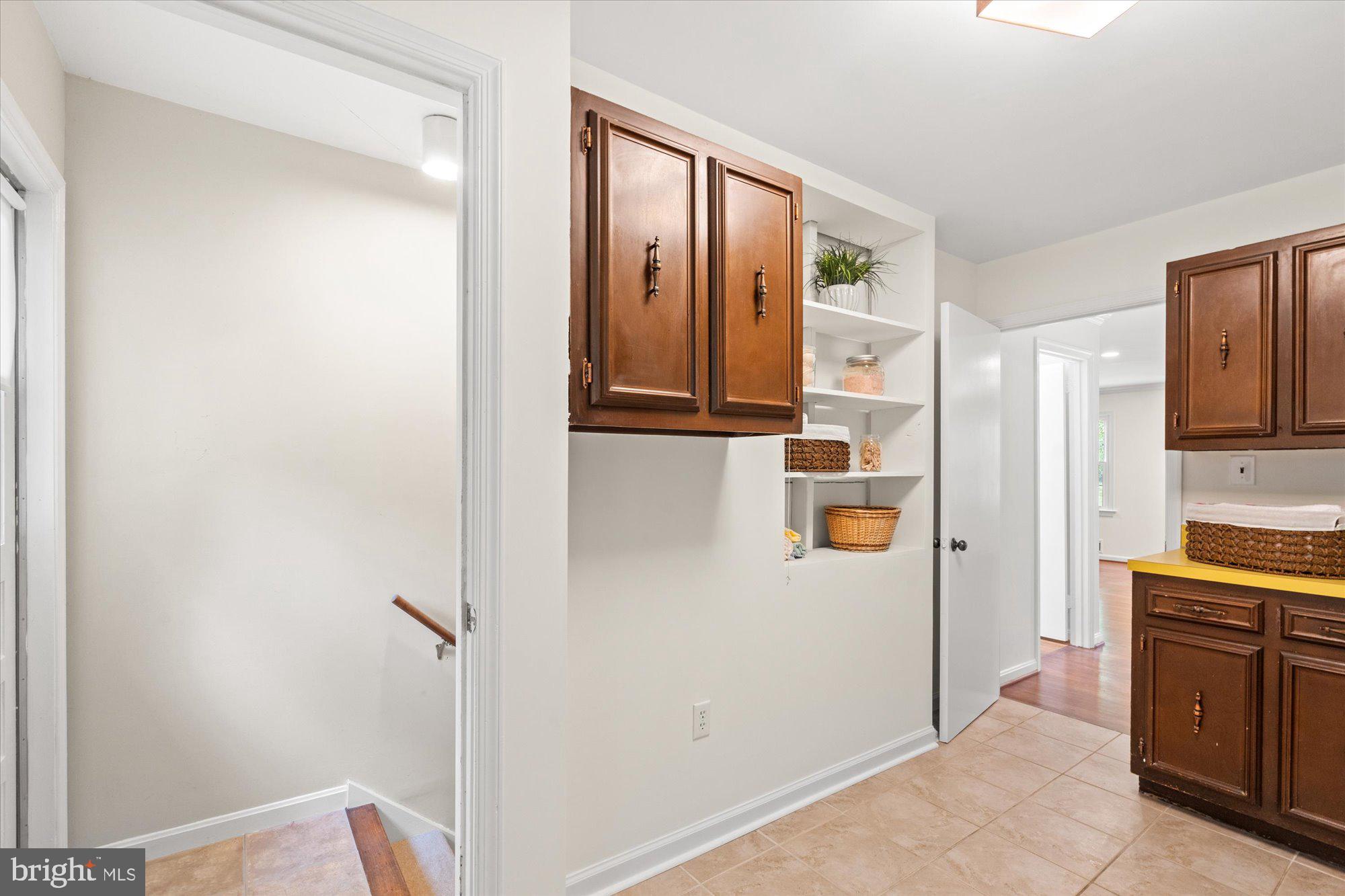 6212 NETHERCOMBE COURT