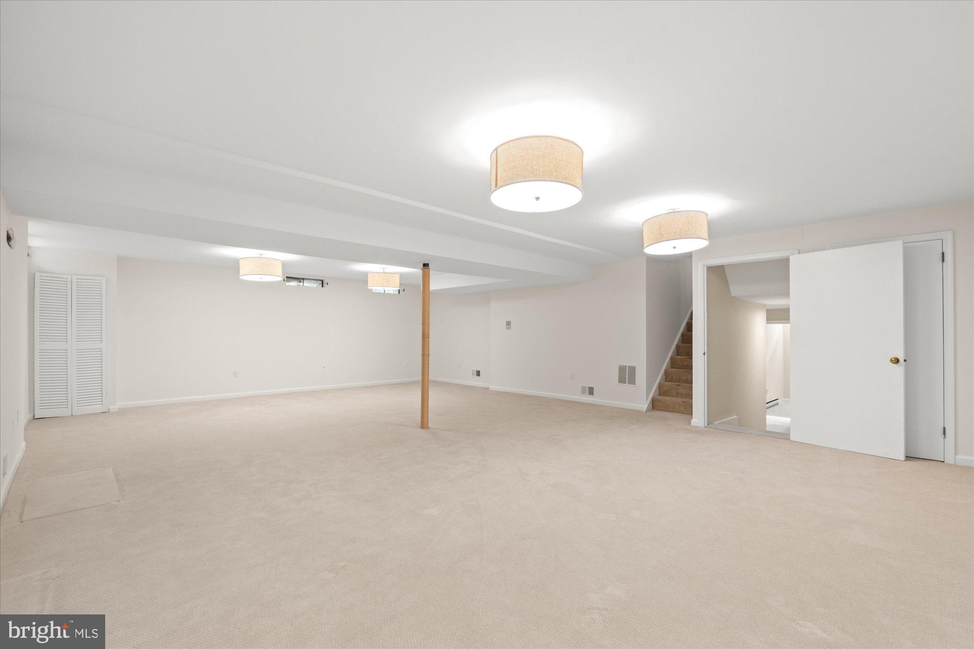 6212 NETHERCOMBE COURT