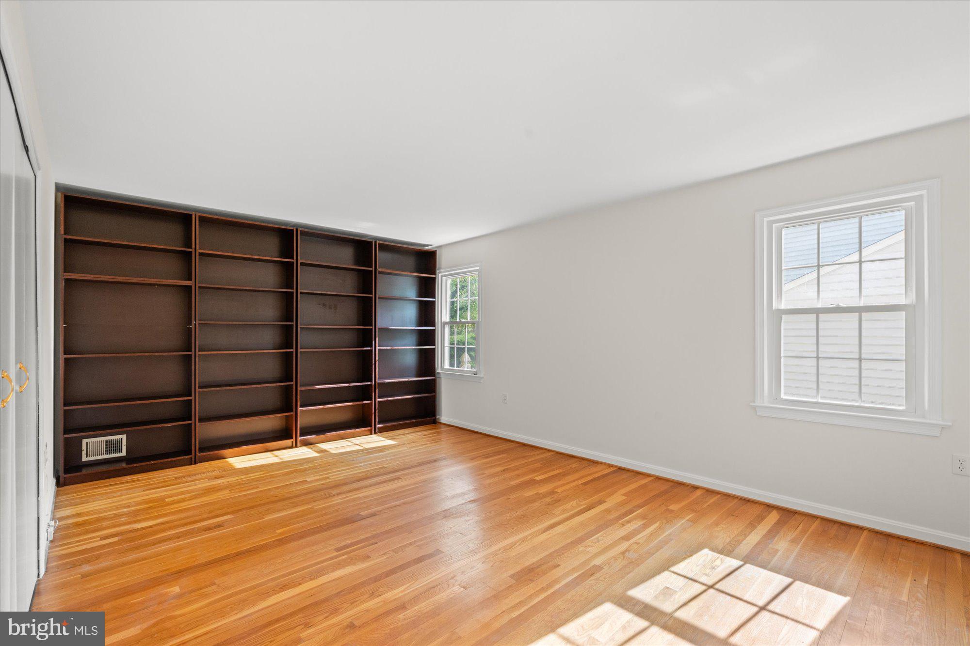 6212 NETHERCOMBE COURT