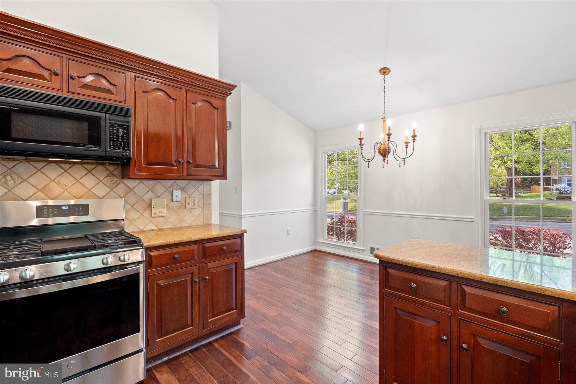 6212 NETHERCOMBE COURT