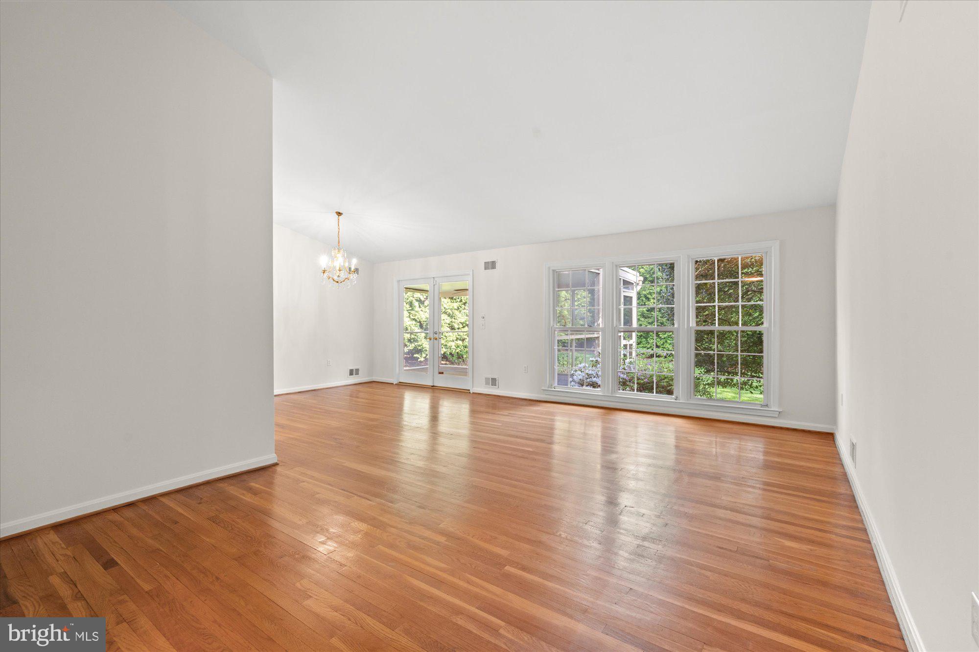 6212 NETHERCOMBE COURT