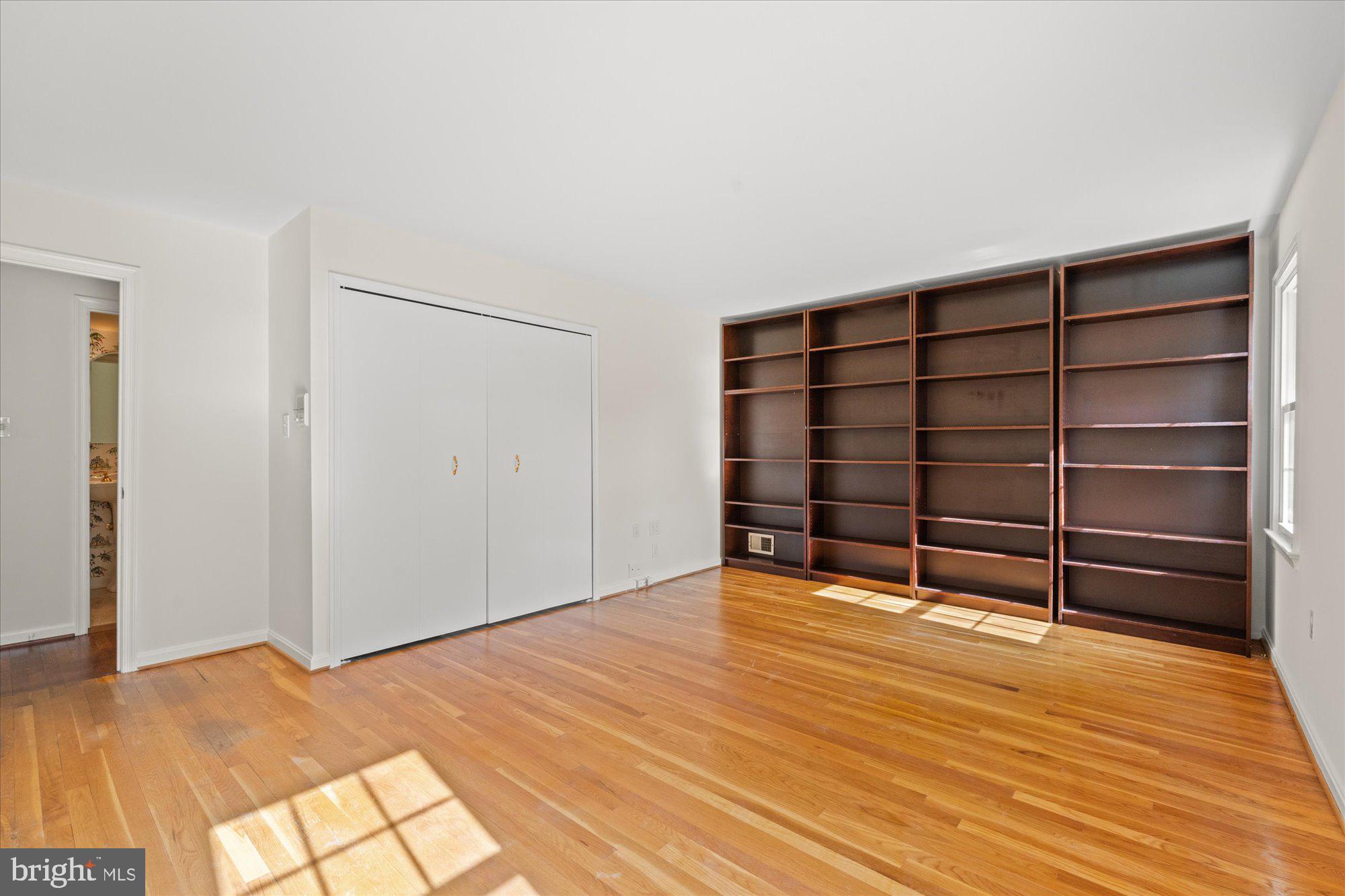 6212 NETHERCOMBE COURT