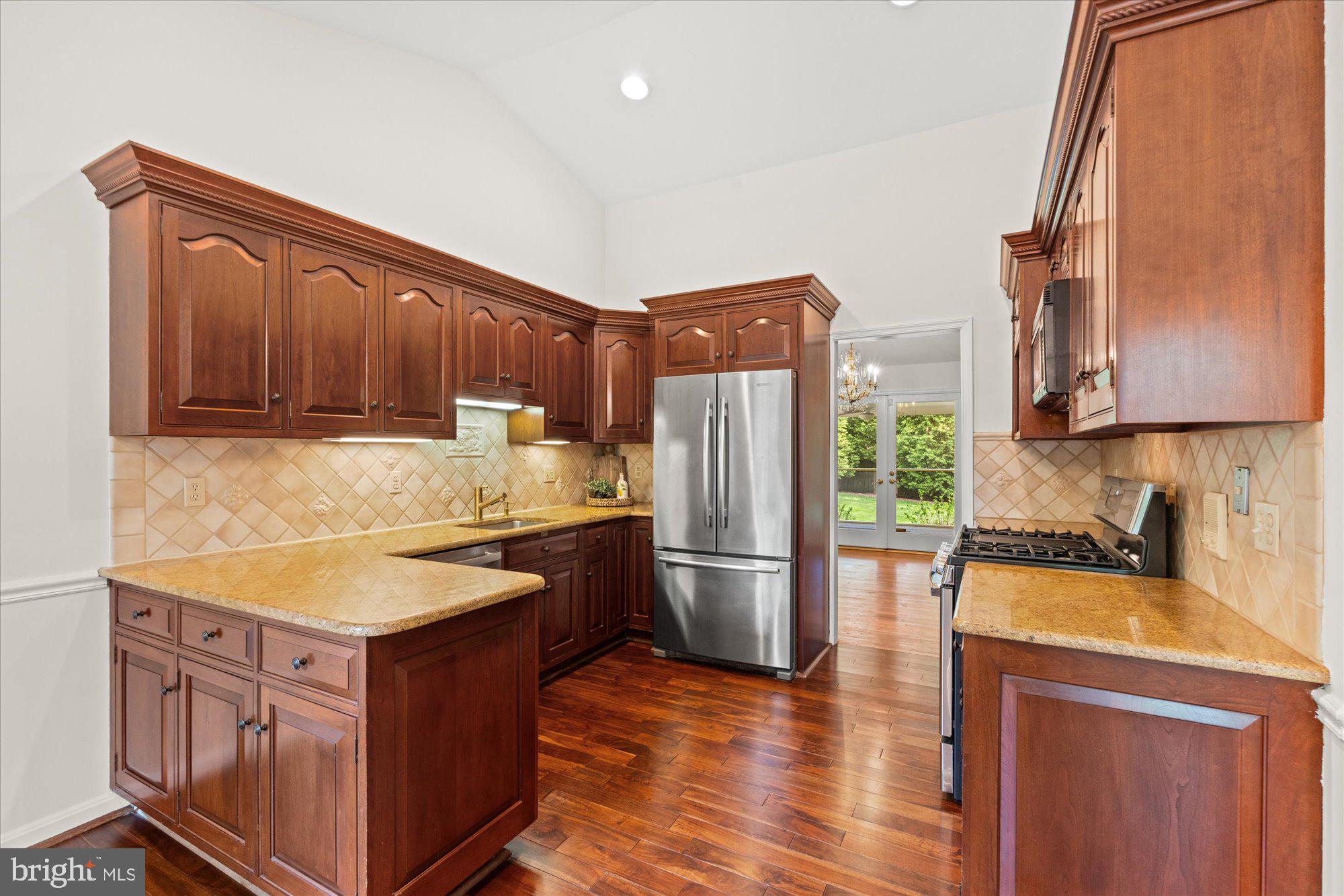 6212 NETHERCOMBE COURT