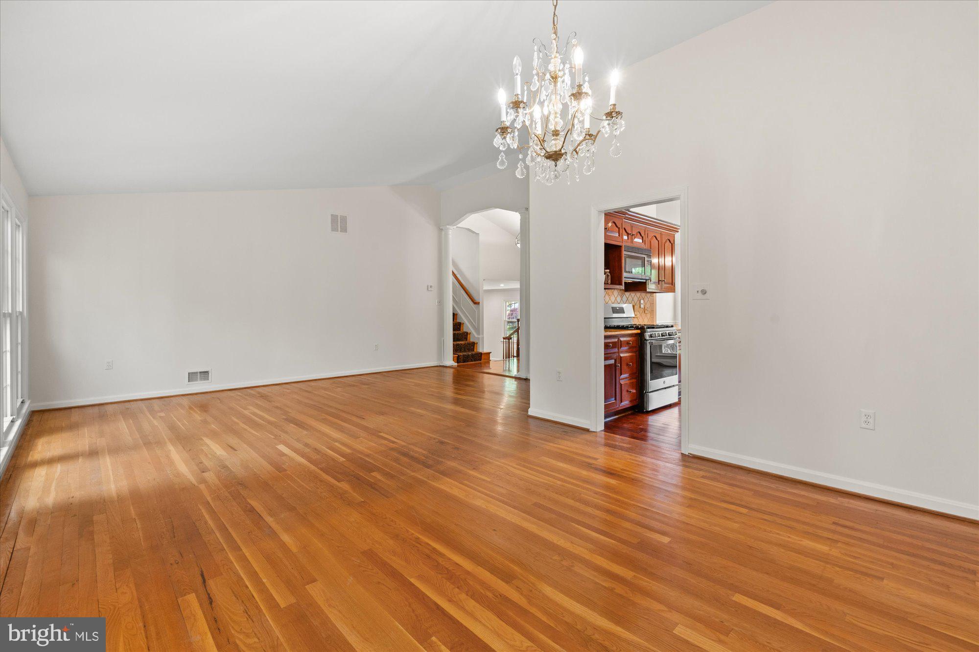 6212 NETHERCOMBE COURT
