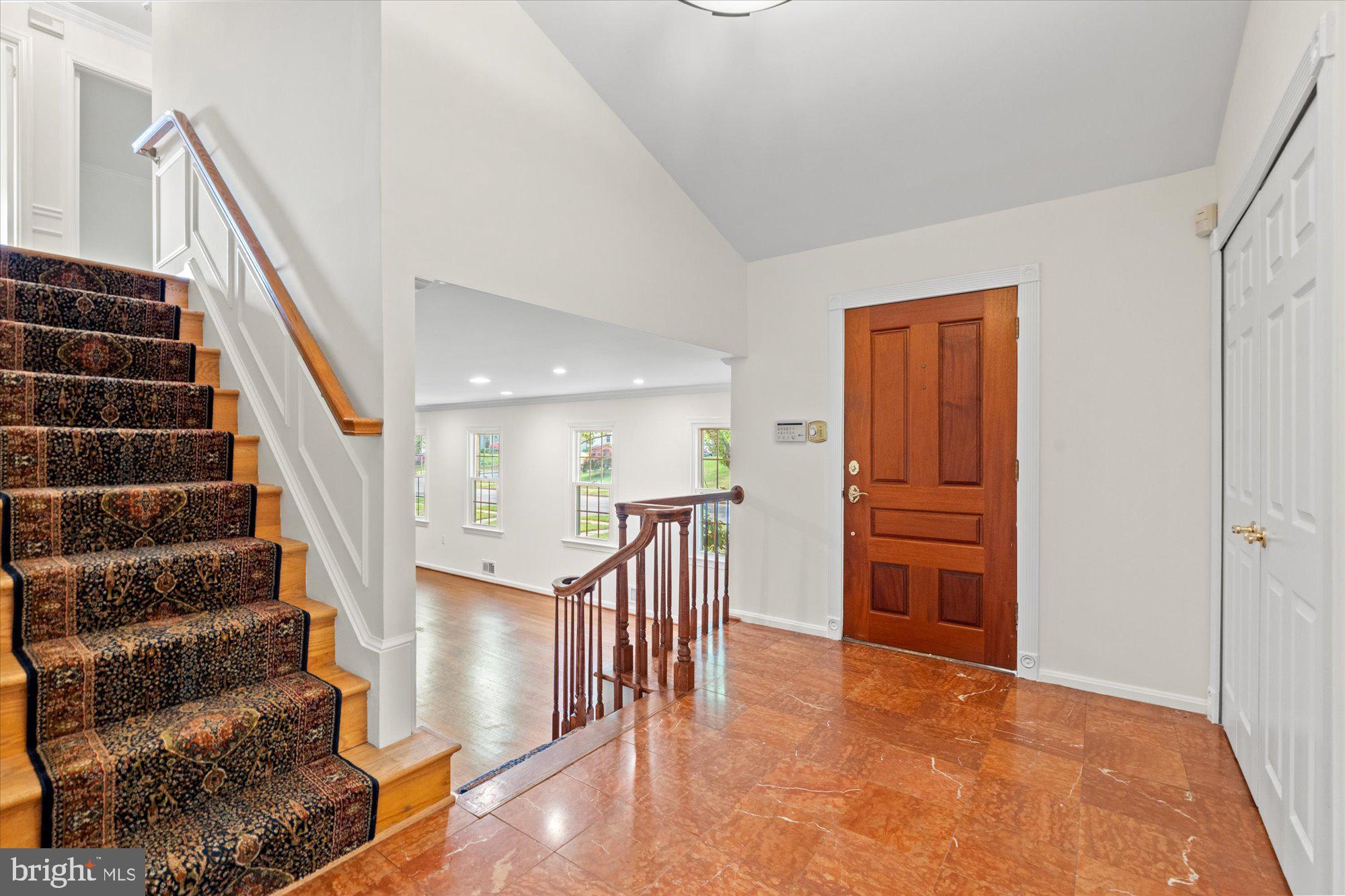 6212 NETHERCOMBE COURT
