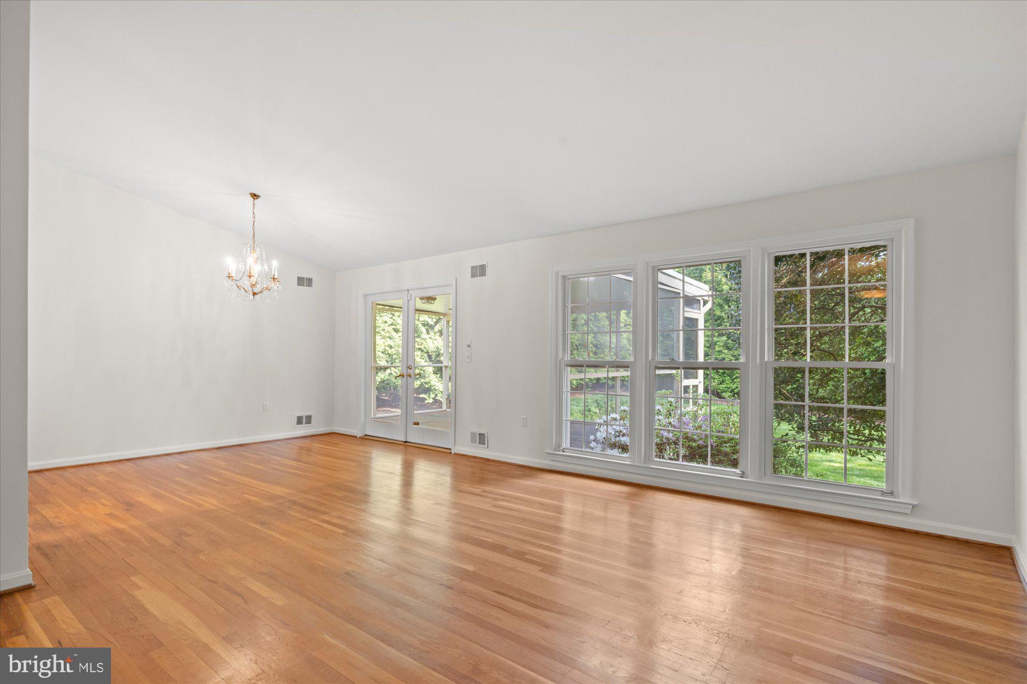 6212 NETHERCOMBE COURT