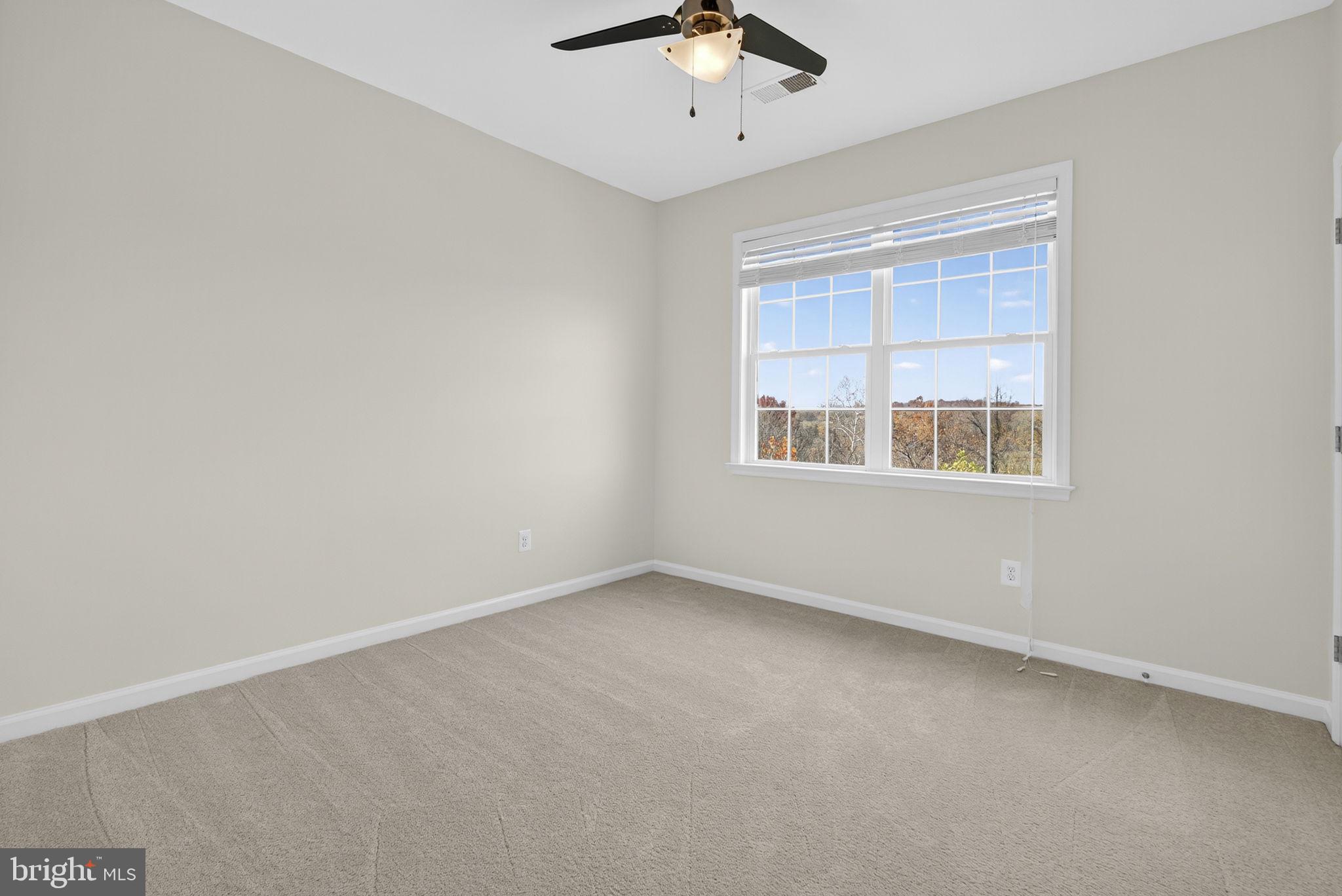 21015 HONEYCREEPER PLACE