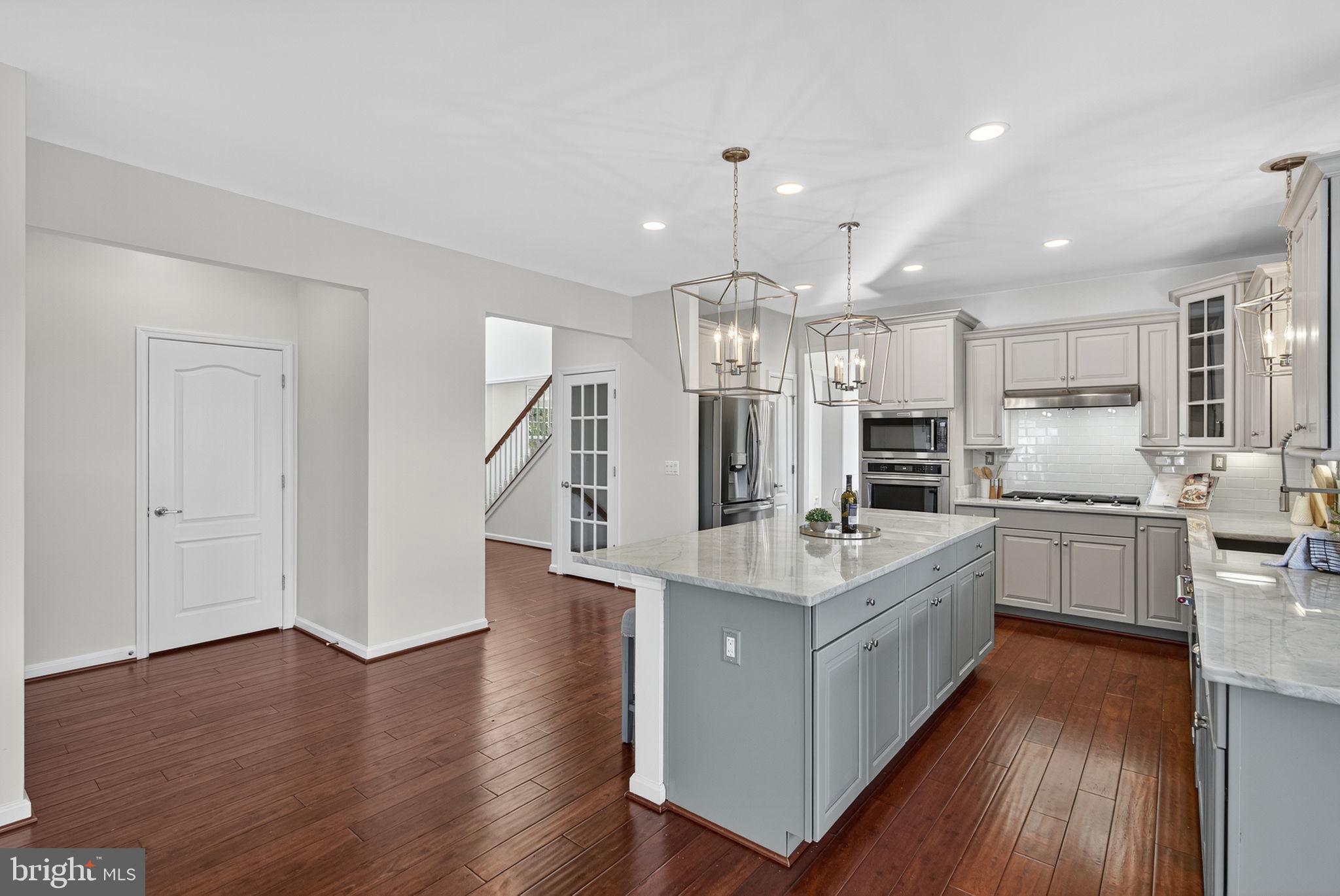 21015 HONEYCREEPER PLACE