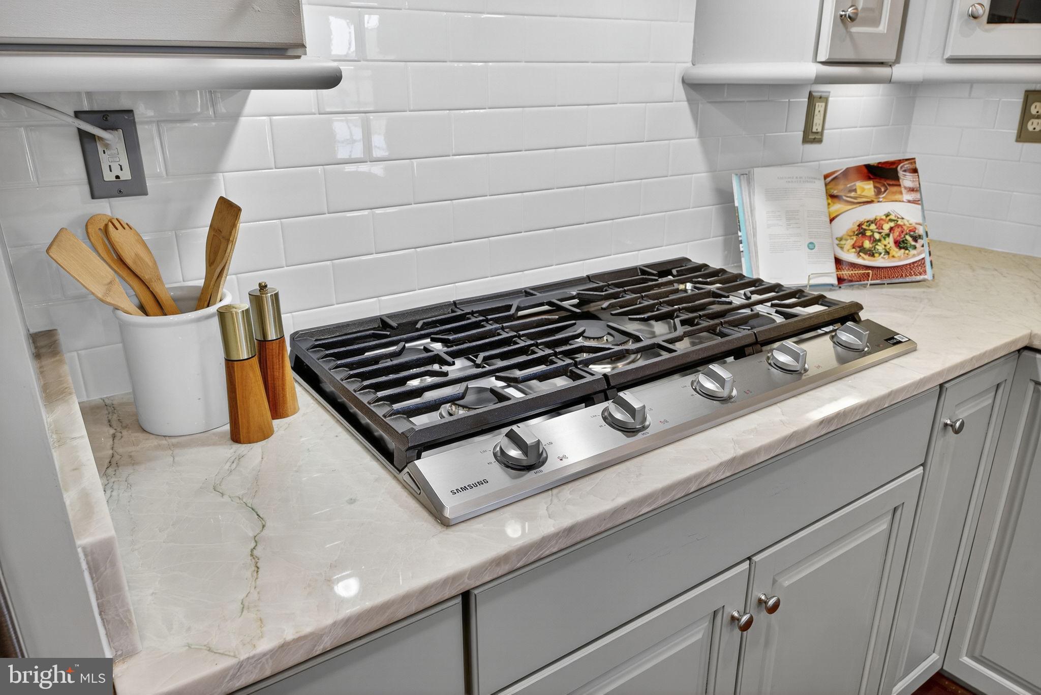 21015 HONEYCREEPER PLACE