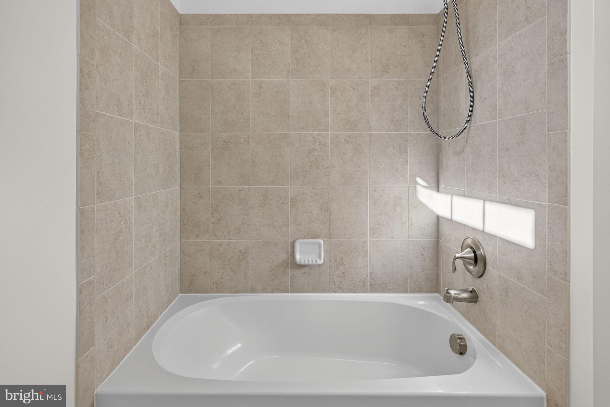 21015 HONEYCREEPER PLACE