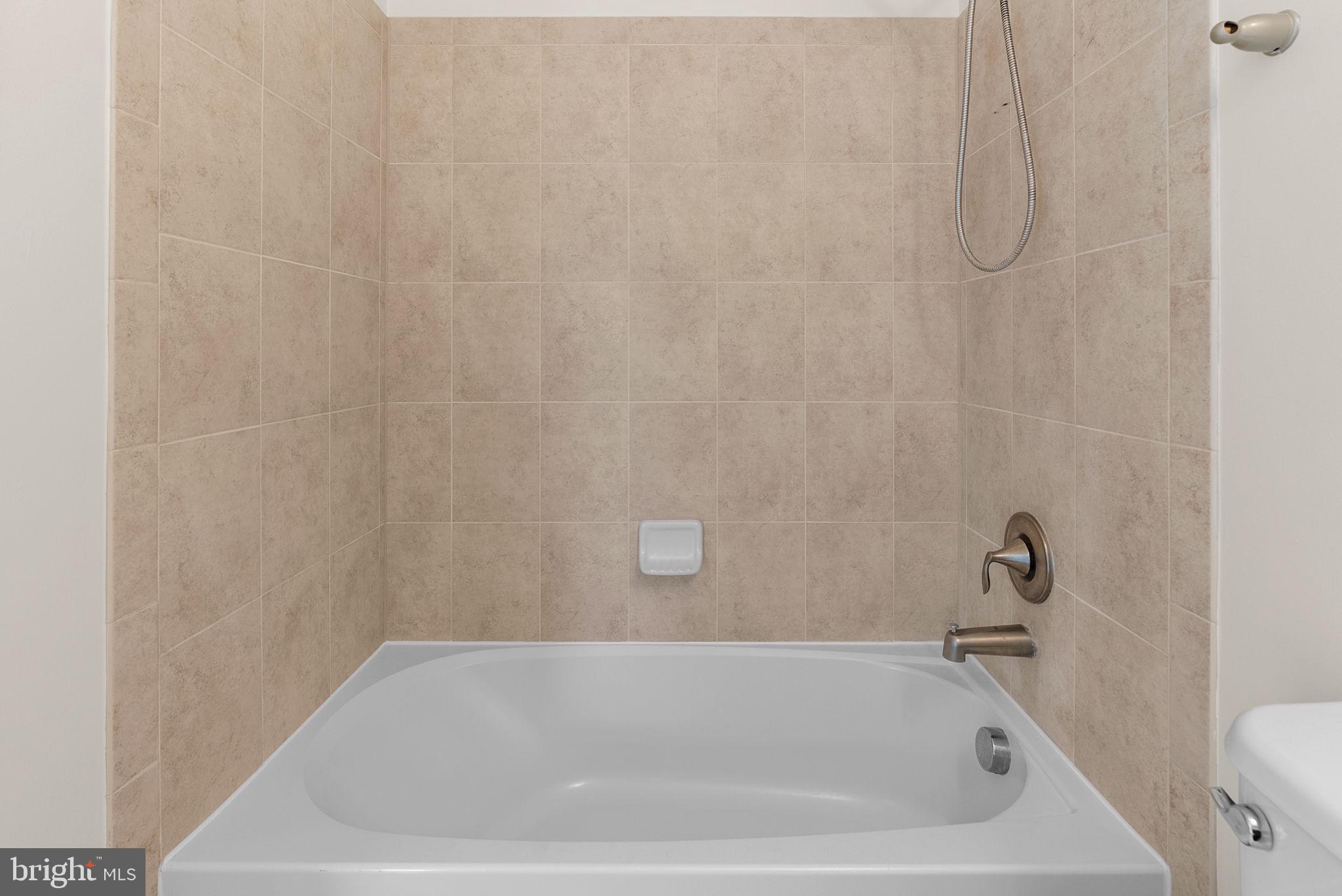 21015 HONEYCREEPER PLACE