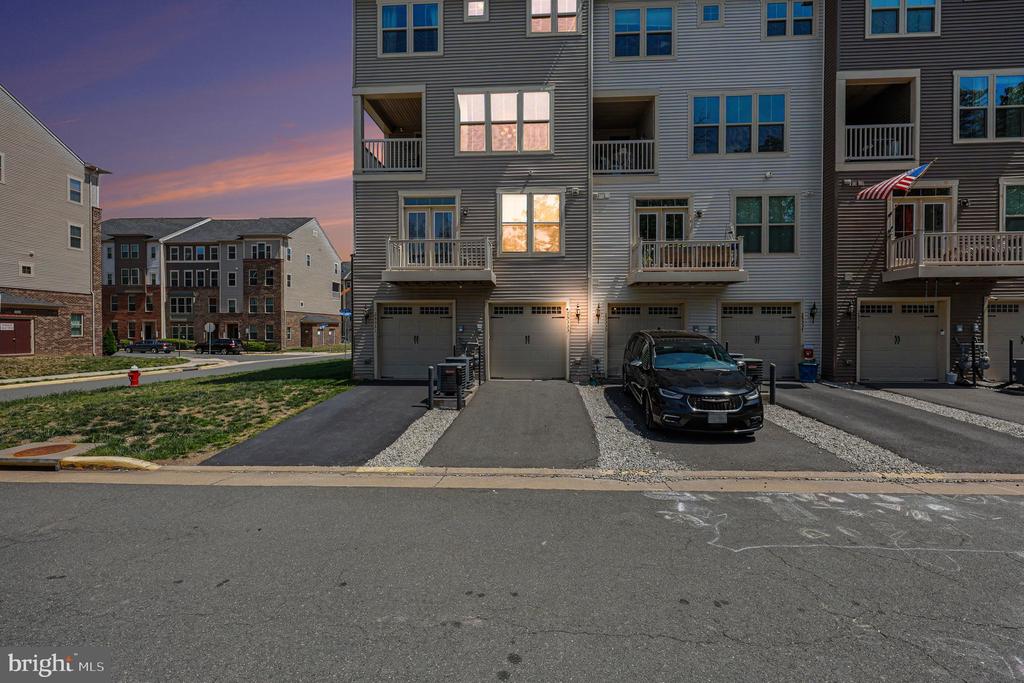 25333 CRESTED IRIS TERRACE