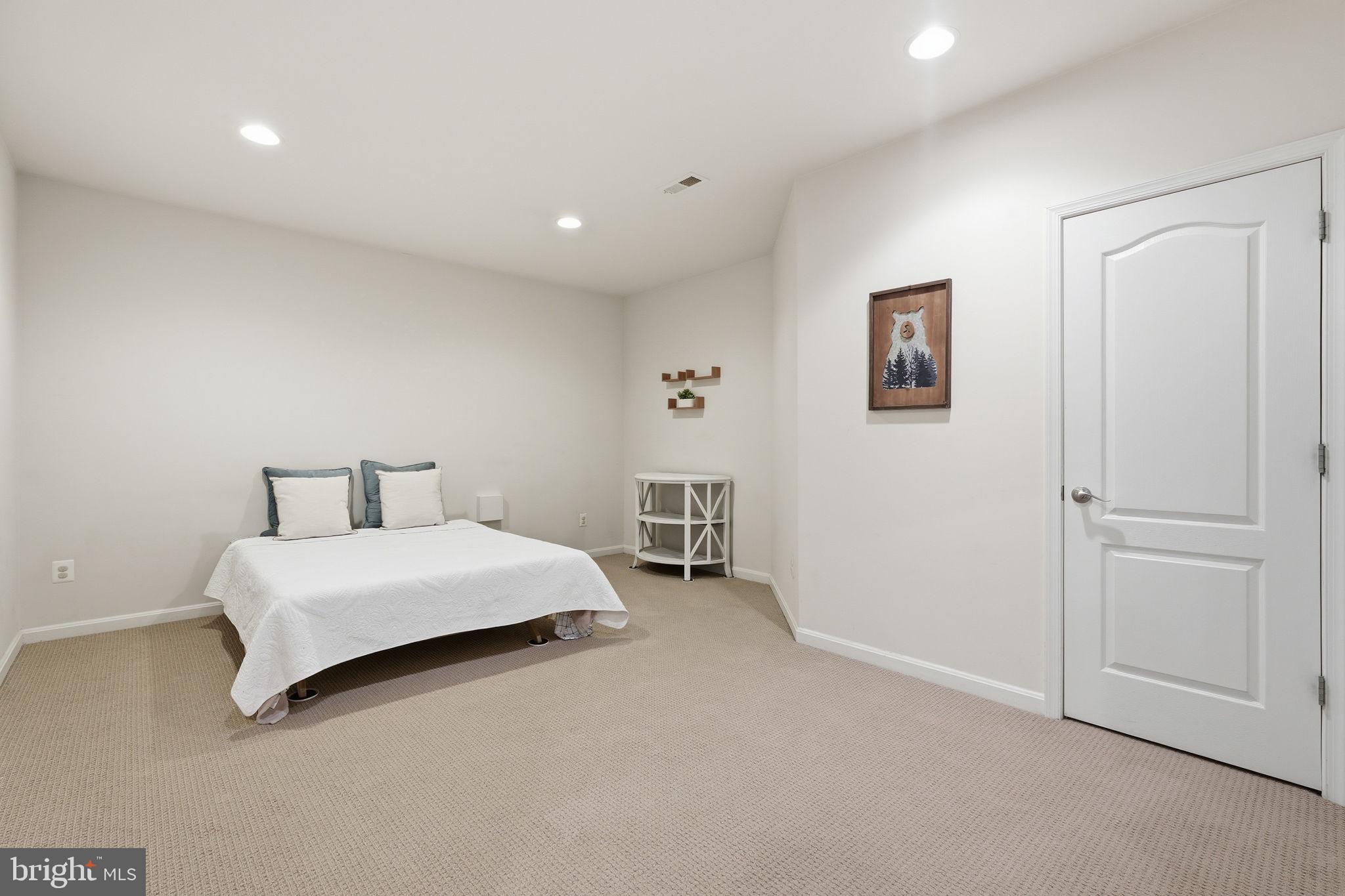 42022 ZIRCON DRIVE