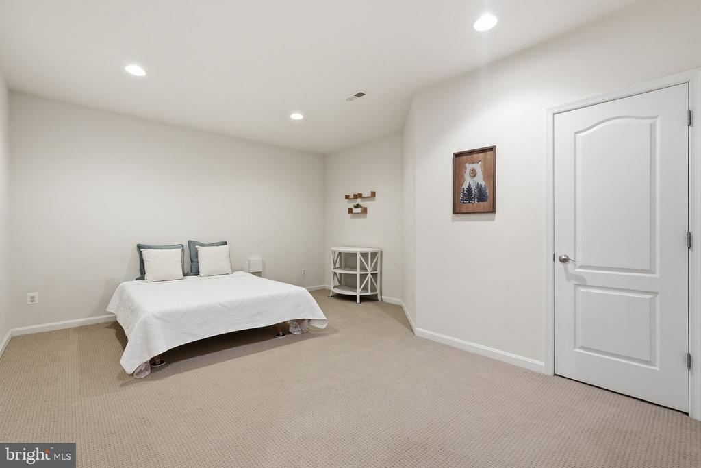 42022 ZIRCON DRIVE