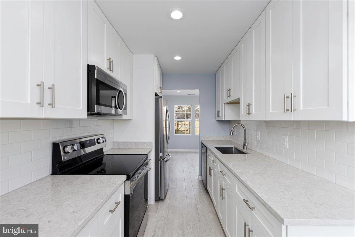 12304 WOODLAWN COURT