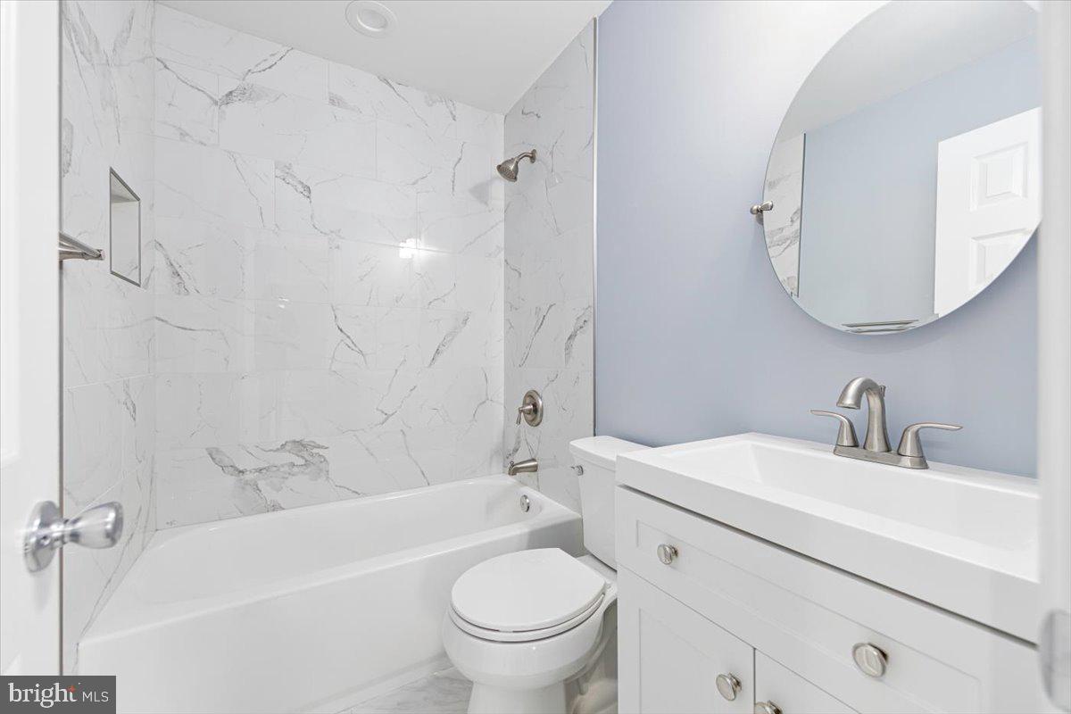 12304 WOODLAWN COURT