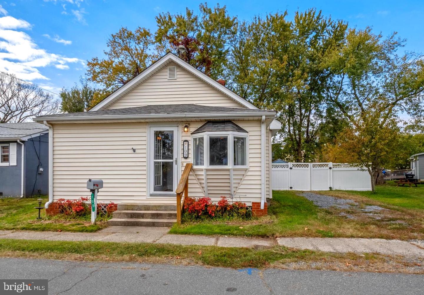 109 Bancroft Ave