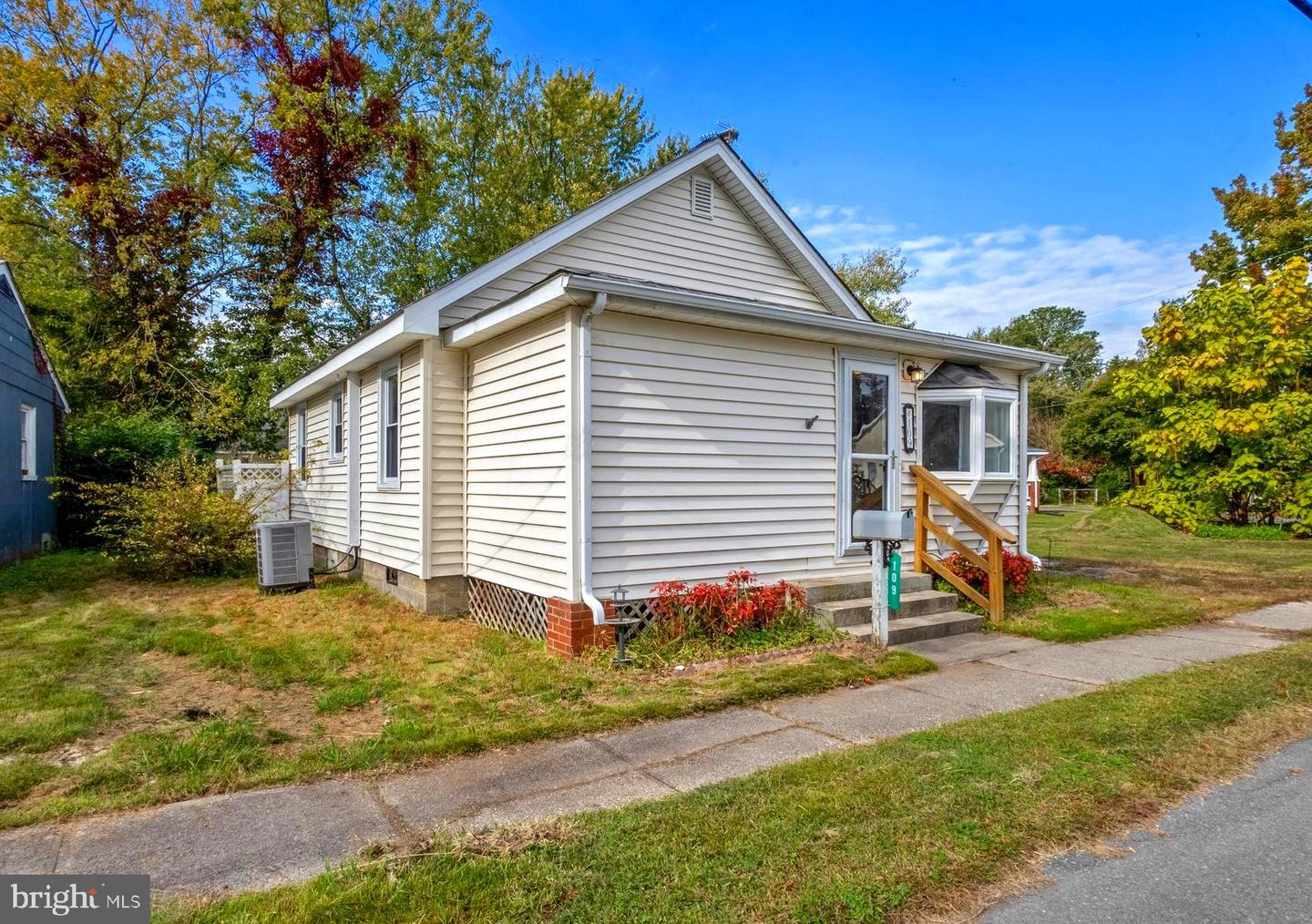 109 Bancroft Ave
