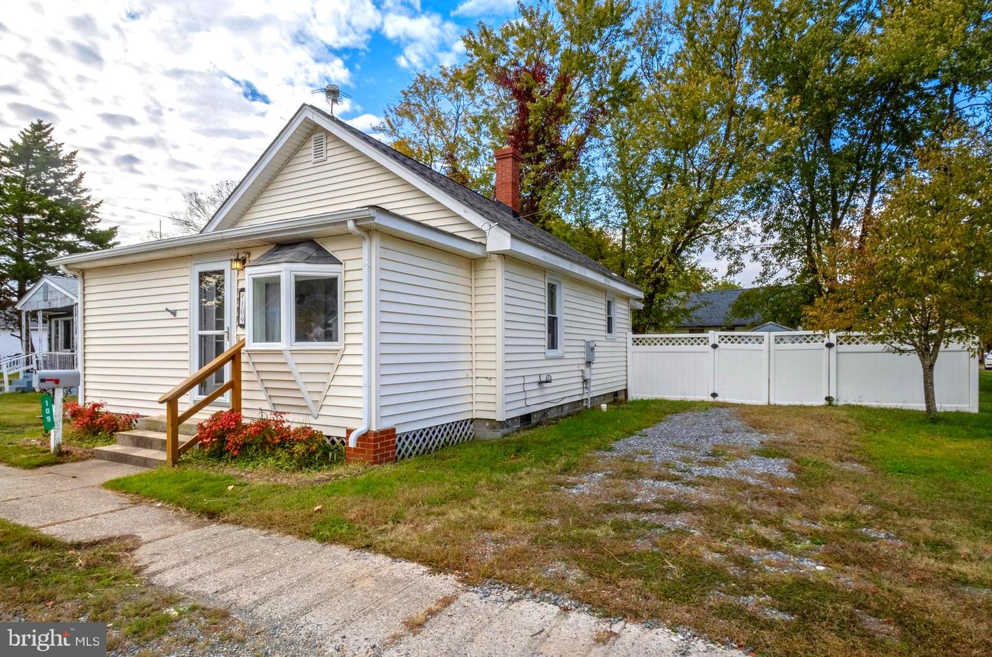109 Bancroft Ave
