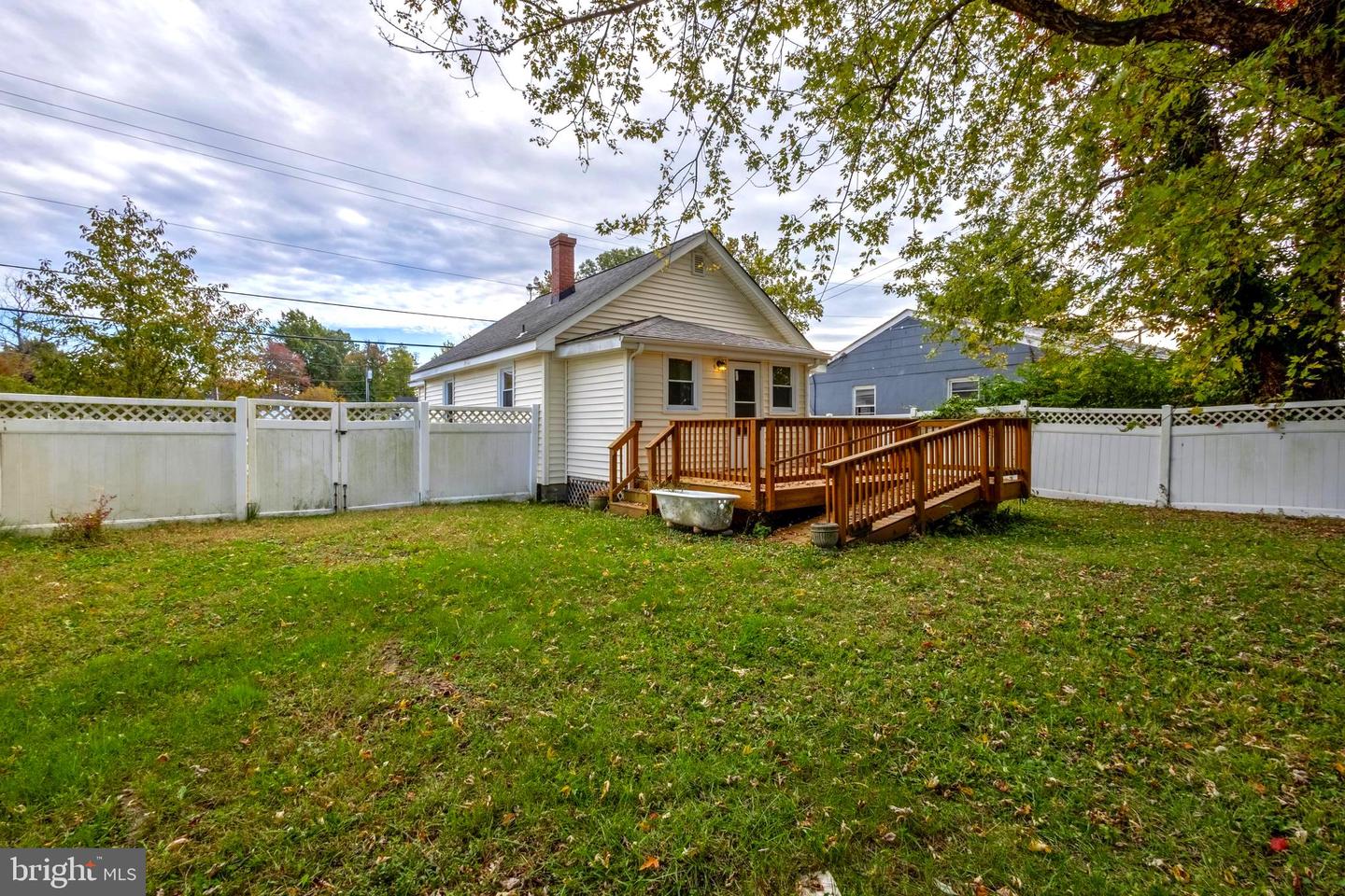 109 Bancroft Ave