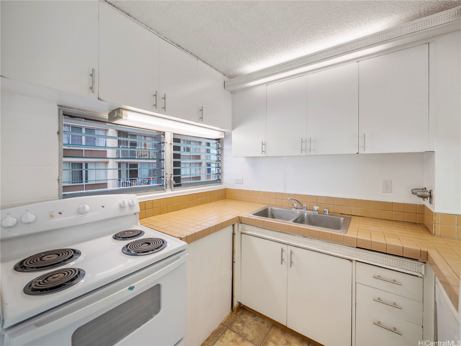 2421 Ala Wai Boulevard 805