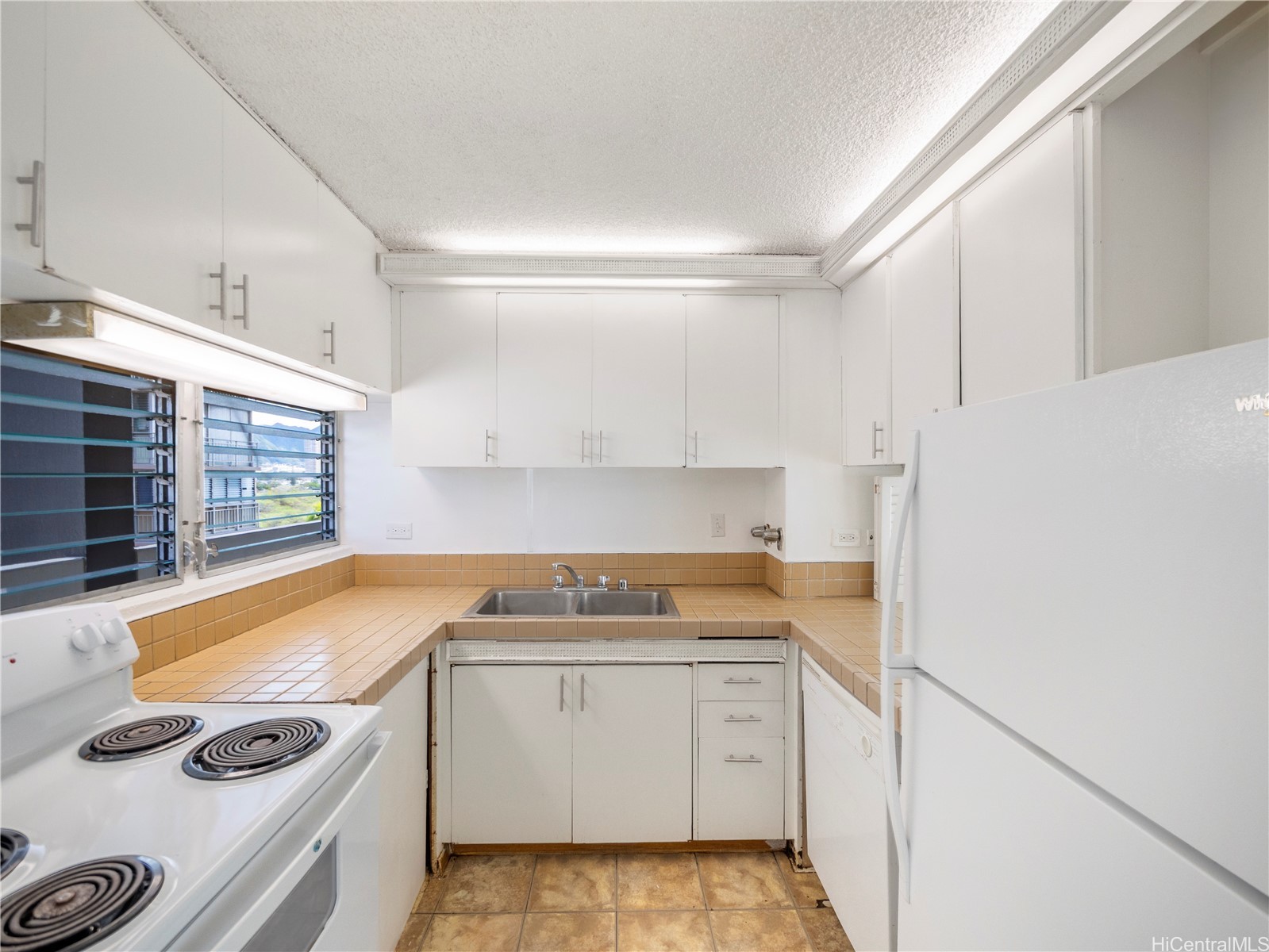 2421 Ala Wai Boulevard 805