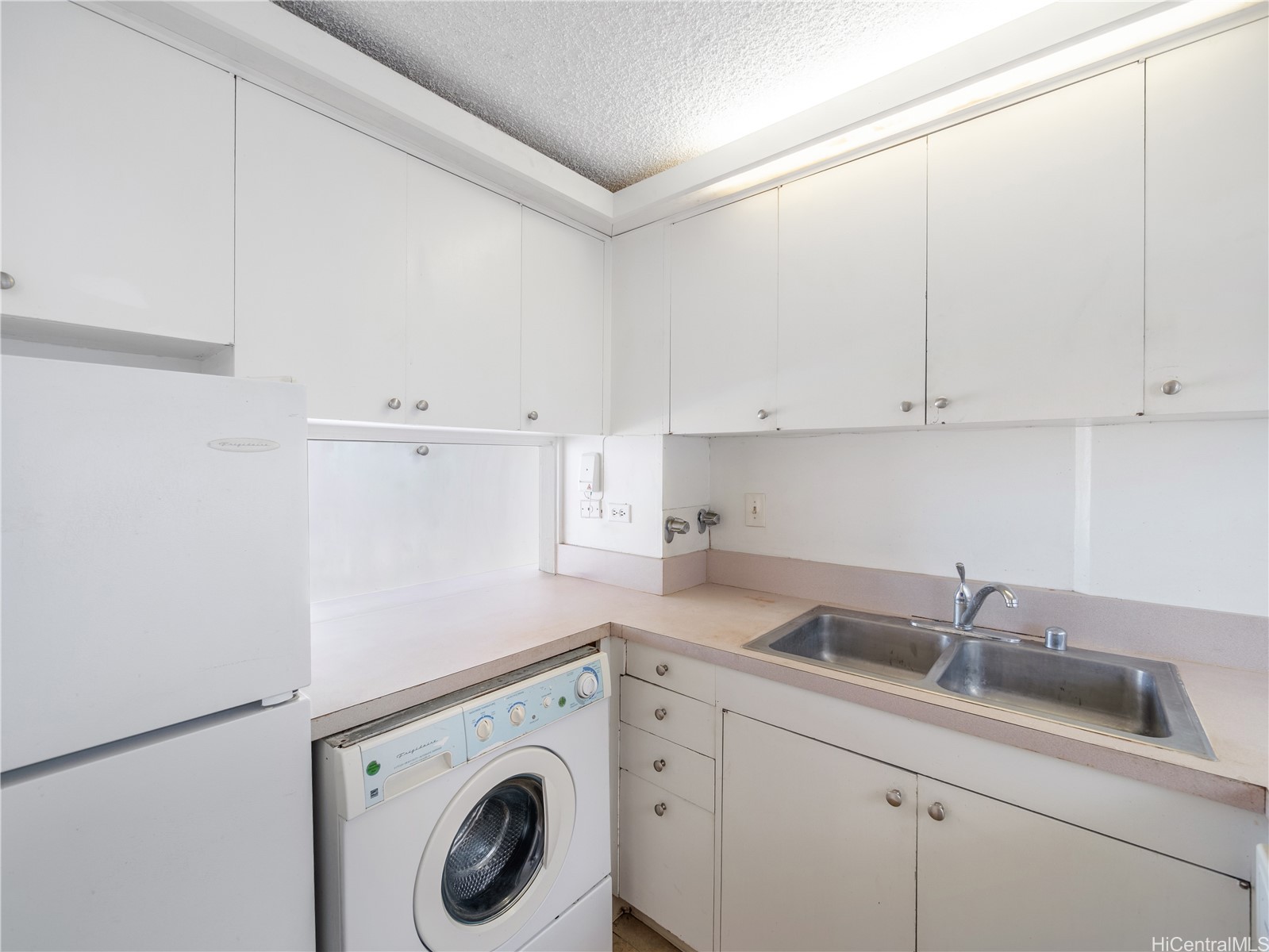 2421 Ala Wai Boulevard 1204