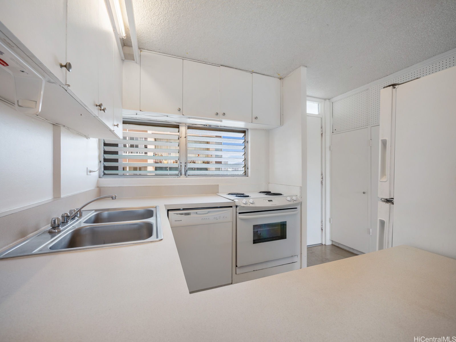 2421 Ala Wai Boulevard 1202