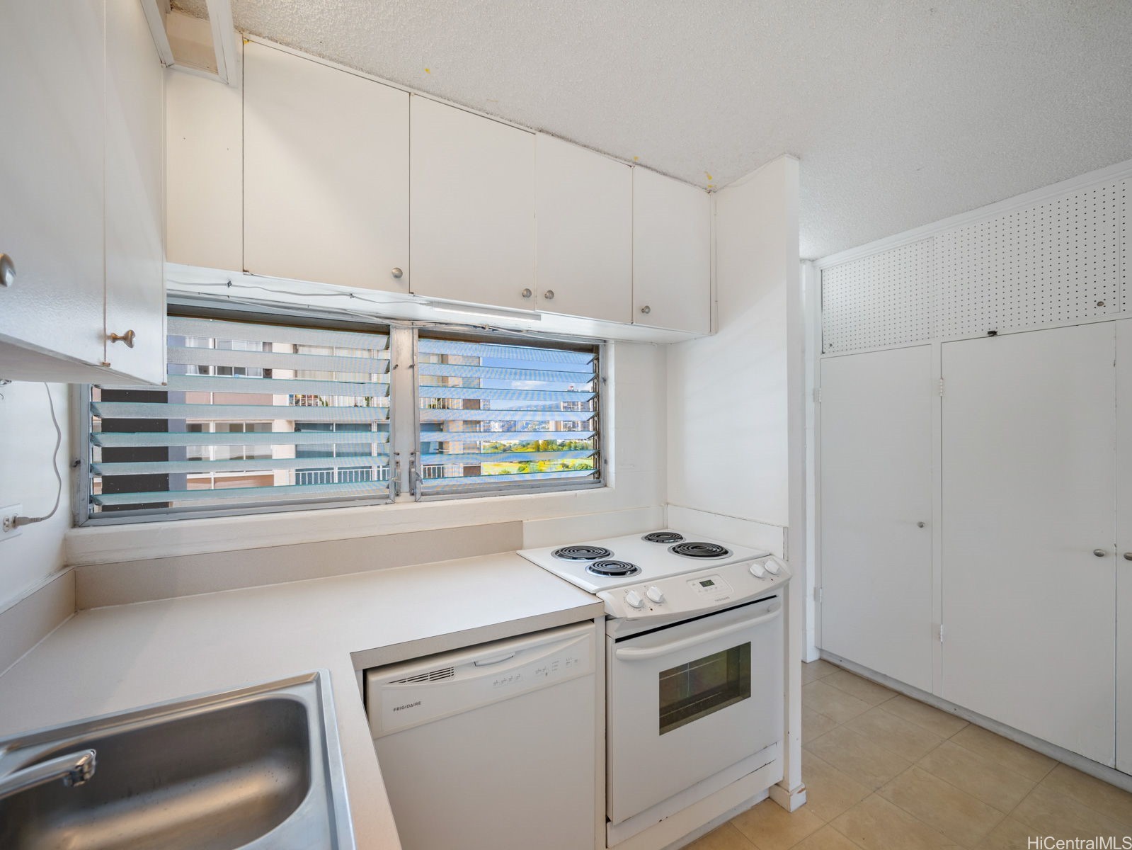 2421 Ala Wai Boulevard 1502